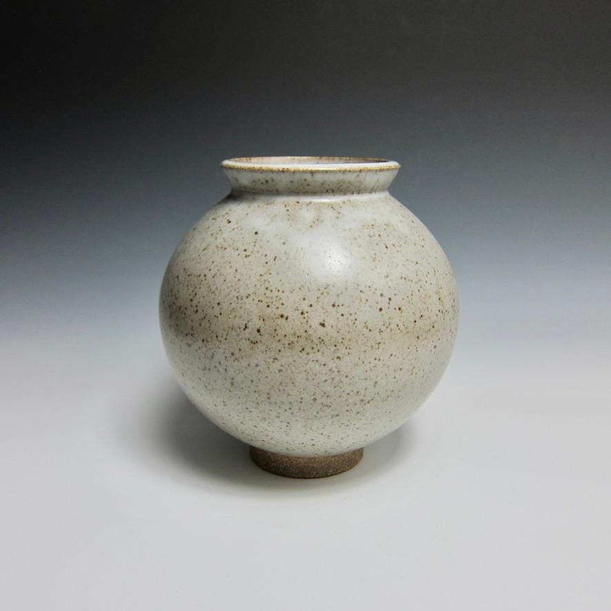 Satin White Wheel Thrown Moon Jar by Jason Fox.

Largely influenced by Korean Pottery, Jason pays respect to the rich history of Moon Jars with this piece.

