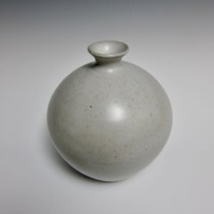 Wheelthrown Keramikvase in Knospenform von Jason Fox