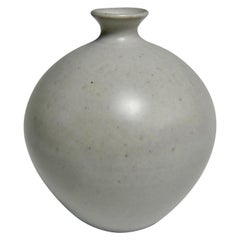 Wheelthrown Keramikvase in Knospenform von Jason Fox