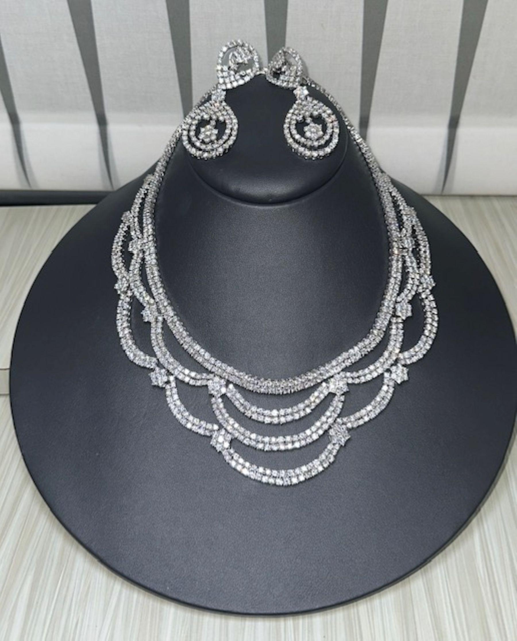 Wo Glamour auf Anmut trifft - 61,00 Karat Diamant-Halsketten (Zeitgenössisch) im Angebot