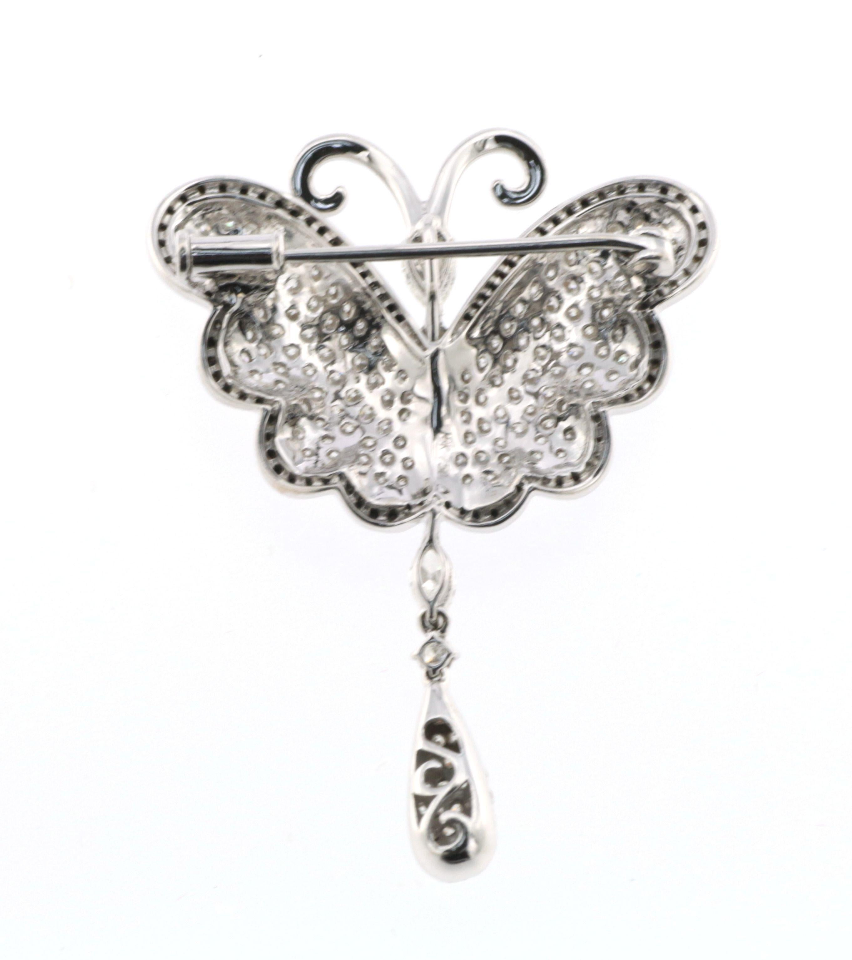 Contemporain Broche papillon en or blanc 18 carats avec diamants blancs et diamants noirs en vente