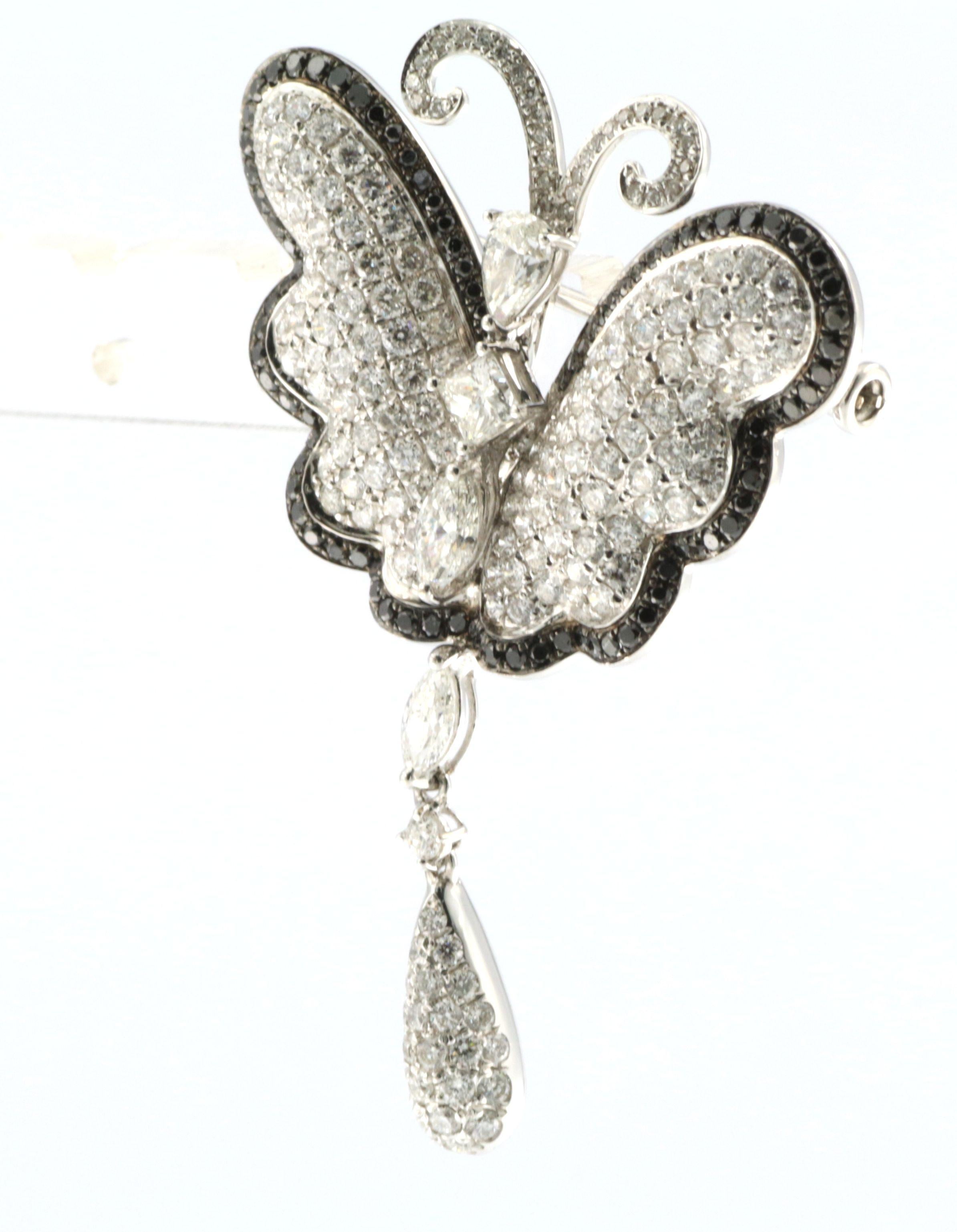 Taille mixte Broche papillon en or blanc 18 carats avec diamants blancs et diamants noirs en vente