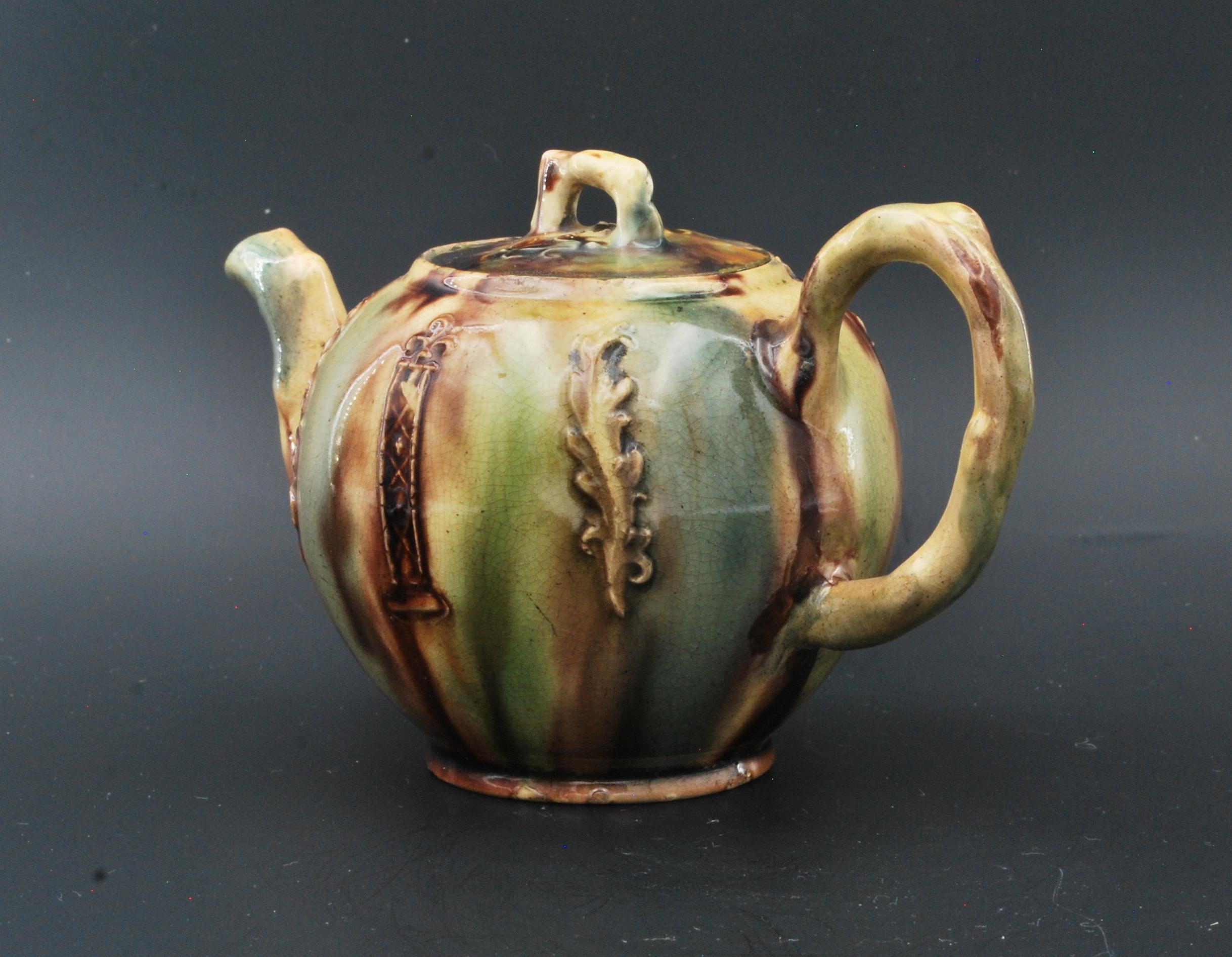 Whieldonware Teapot, England, C1765 In Good Condition For Sale In Melbourne, Victoria