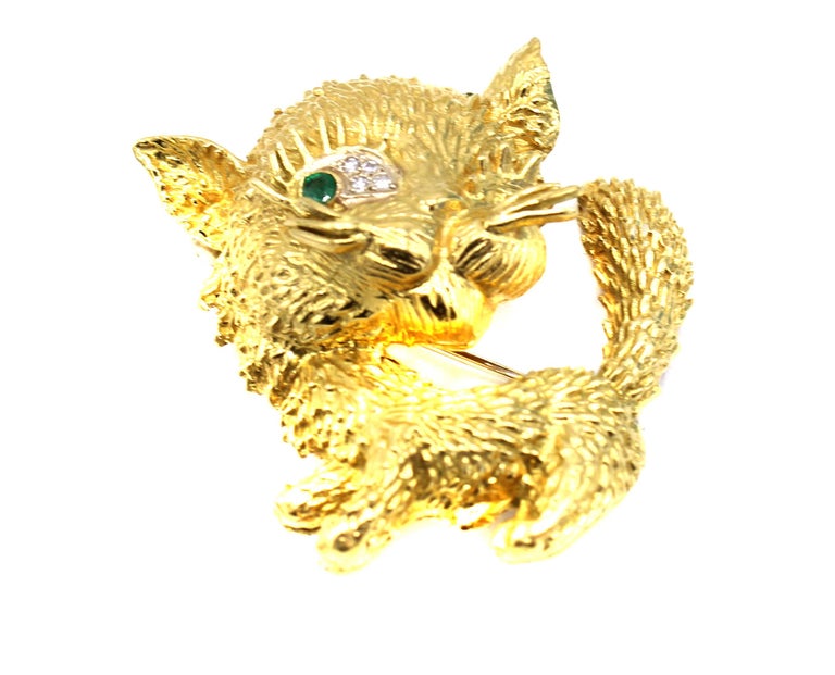 This beautifully designed and masterfully hand-crafted kitten brooch from ca. 1970 displays amazing detail from the fur of the cat, to its whiskers and eyes. Worked in 18 karat yellow gold, the granulation gives this kitten a life-like appearance