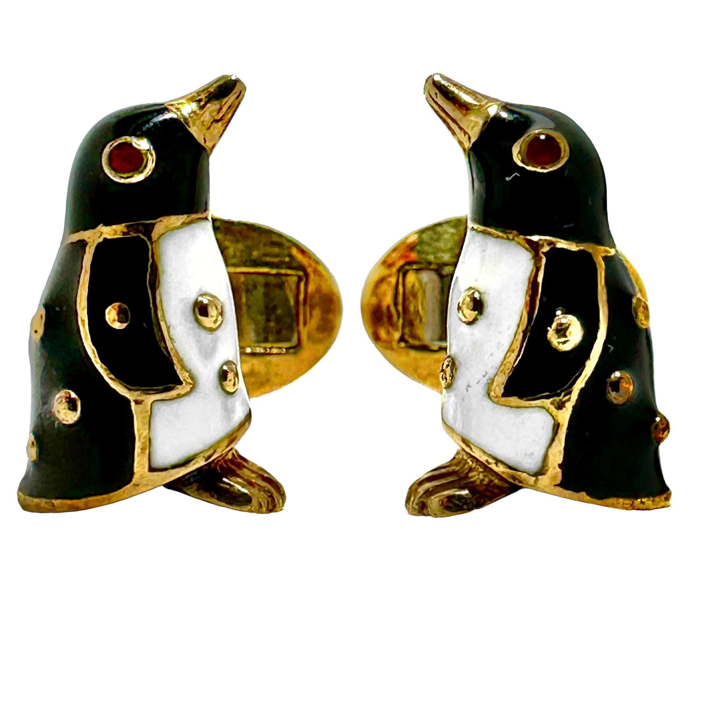 Whimsical 18K Gold & Enamel Four Button Penguin Dress Set by Designer Hidalgo  In Good Condition For Sale In Palm Beach, FL