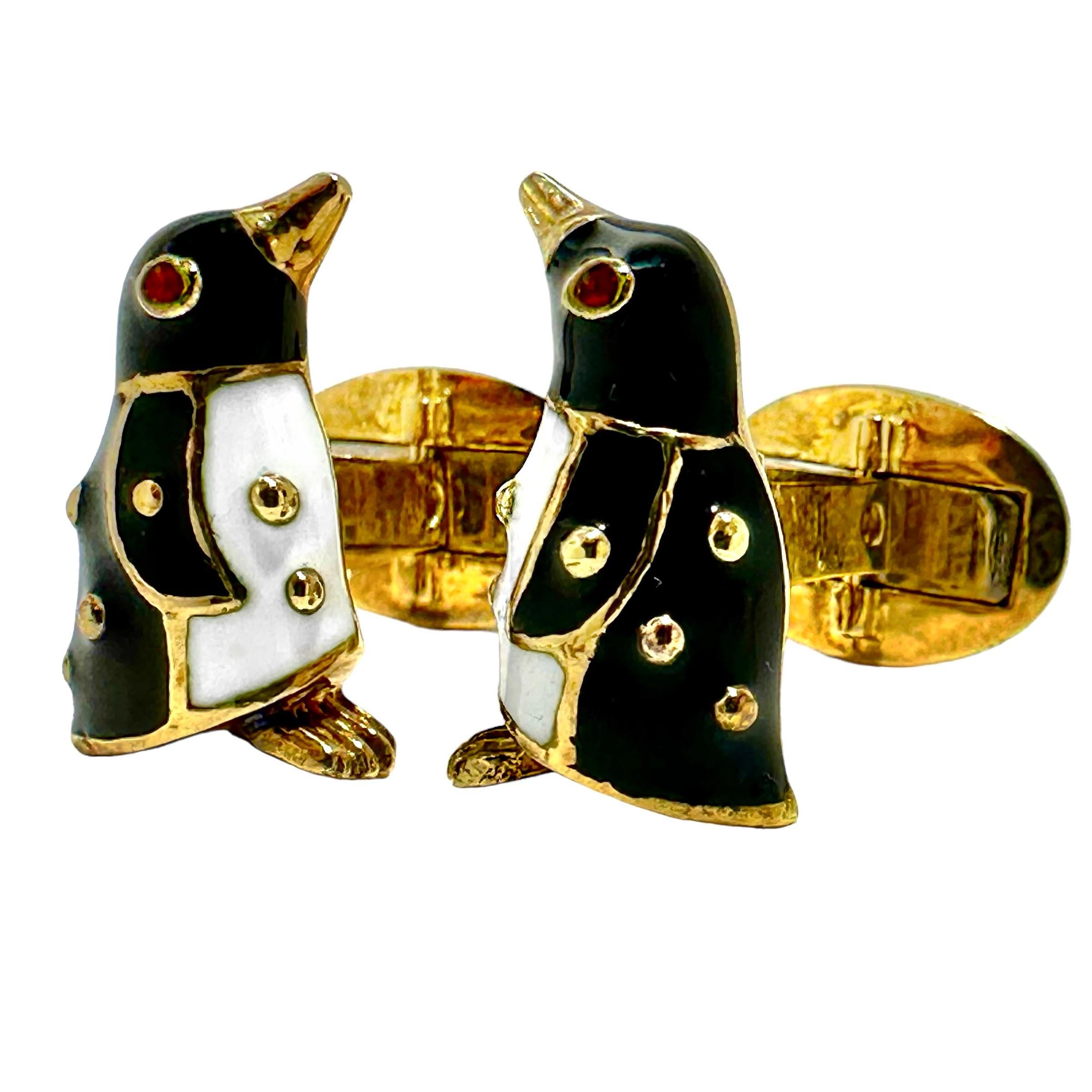 Ensemble fantaisiste de robes Penguin à quatre boutons en or 18 carats et émail de la créatrice Hidalgo  en vente 4