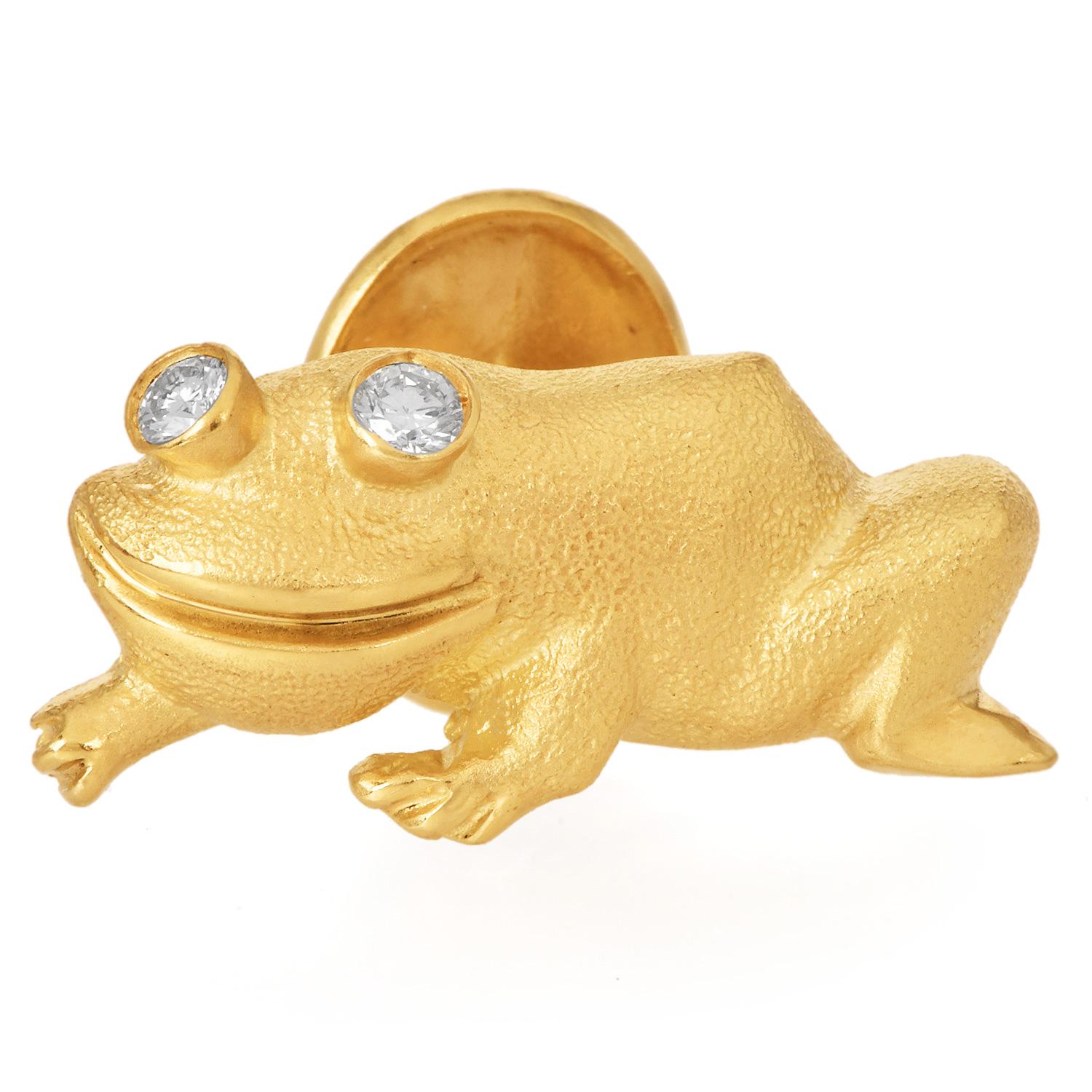 Modern Whimsical 18K Yellow Gold Frog Cufflinks with Diamond Eyes For Sale