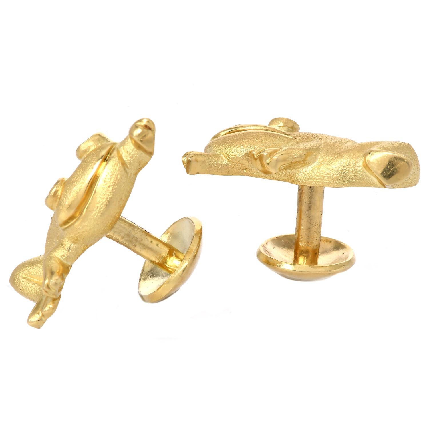 Women's Whimsical 18K Yellow Gold Frog Cufflinks with Diamond Eyes For Sale