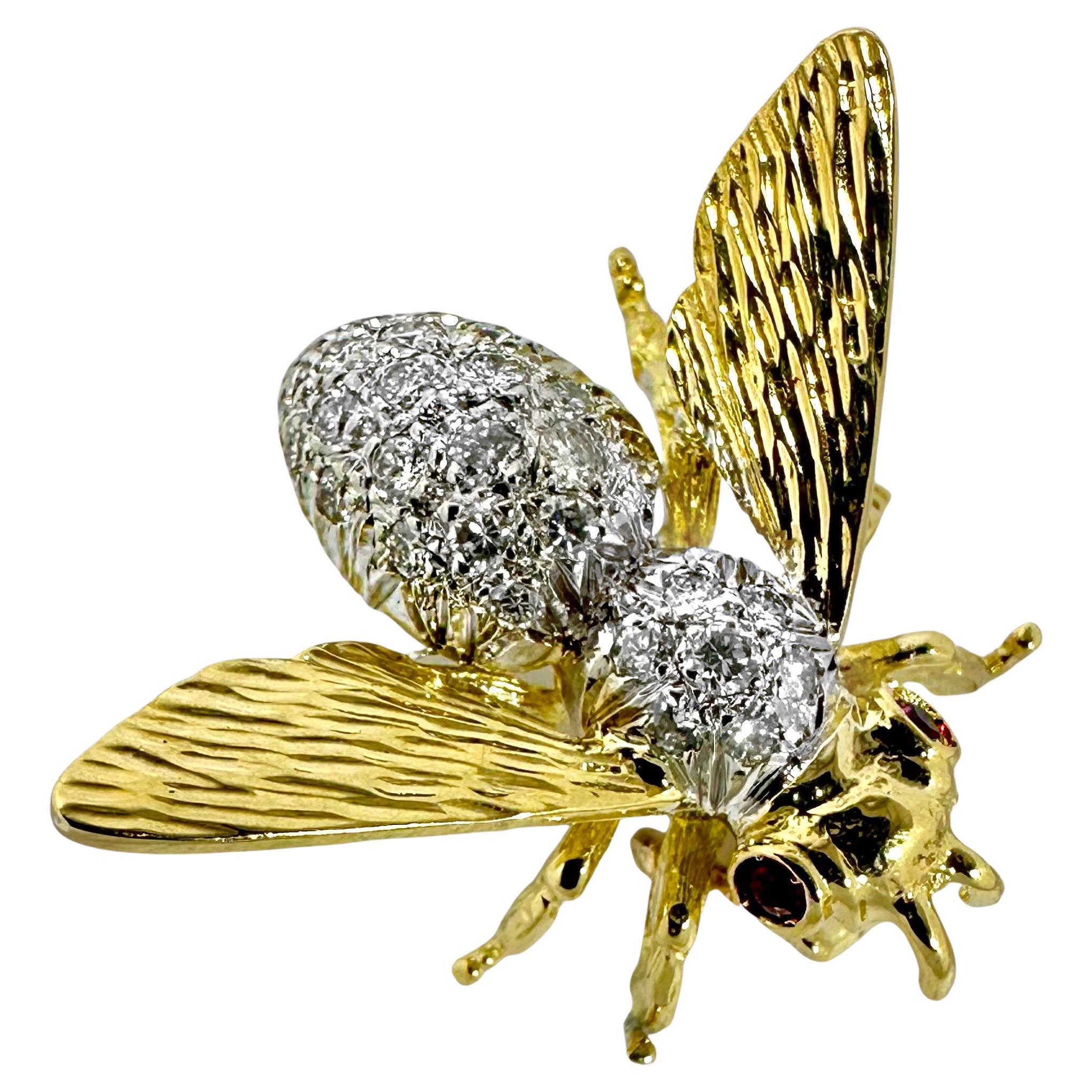 Whimsical 18k Yellow Gold  Italian Diamond Set Honey Bee For Sale