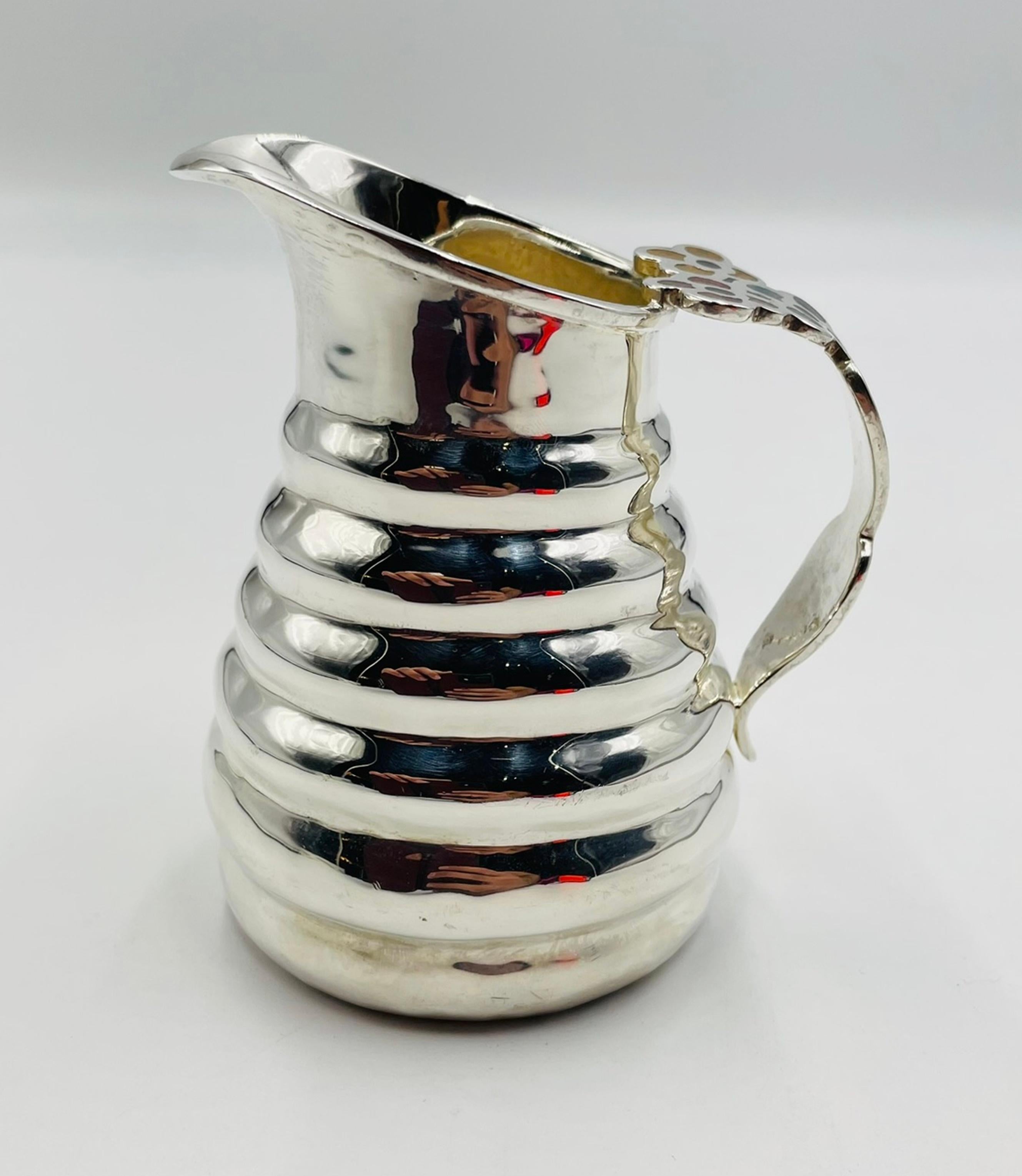 Moderno Stravagante brocca a forma di ape di Los Castillo del 1960 con intarsio di malachite e argento in vendita