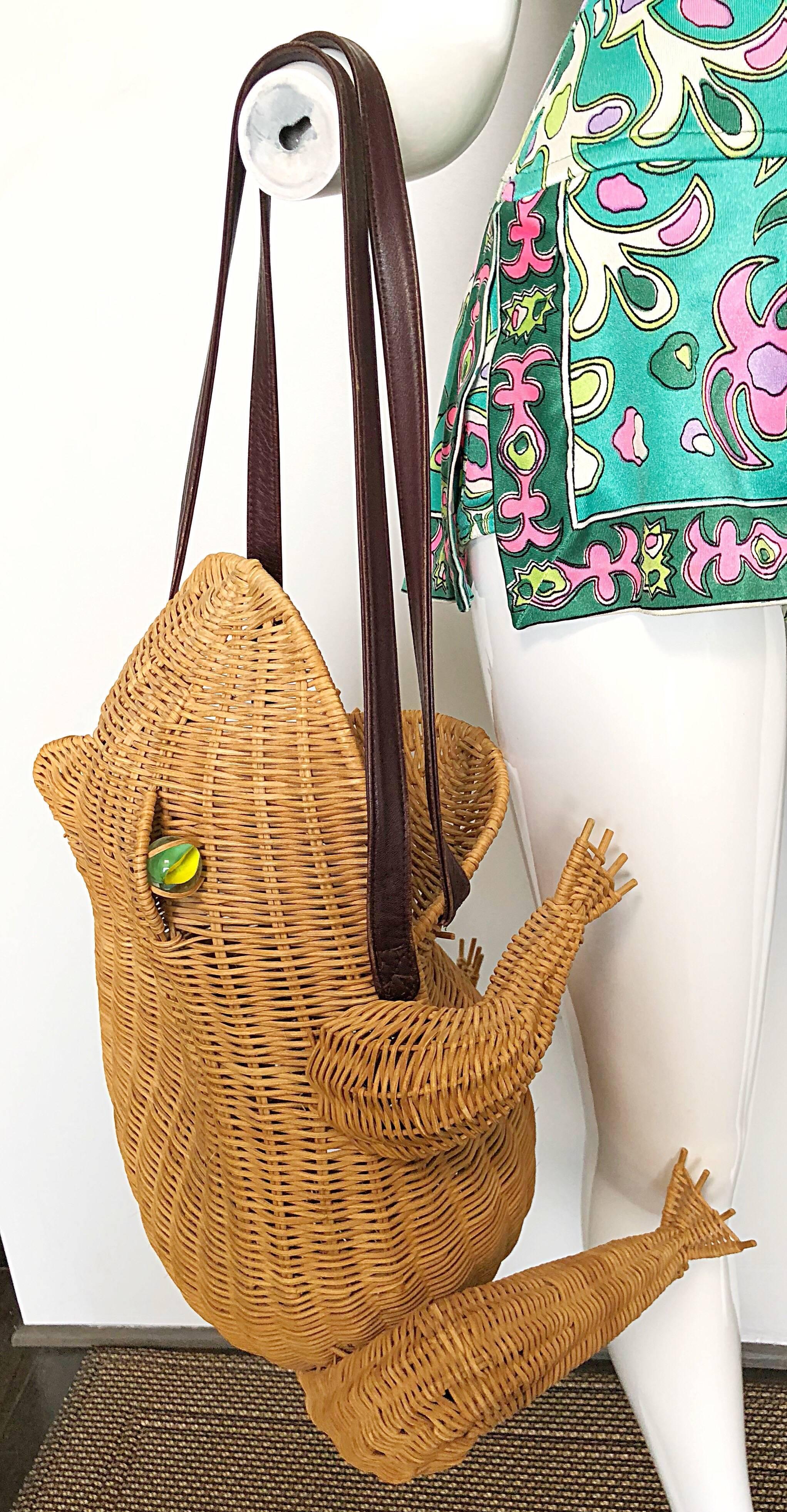 Whimsical 1960s Rare Italian Frog Toad Novelty Wicker Vintage 60s Hand Bag Purse In Excellent Condition In San Diego, CA