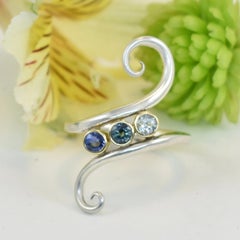 Anillo de cóctel de zafiro azul caprichoso, Lynn Kathyrn Miller, Lynn K Designs