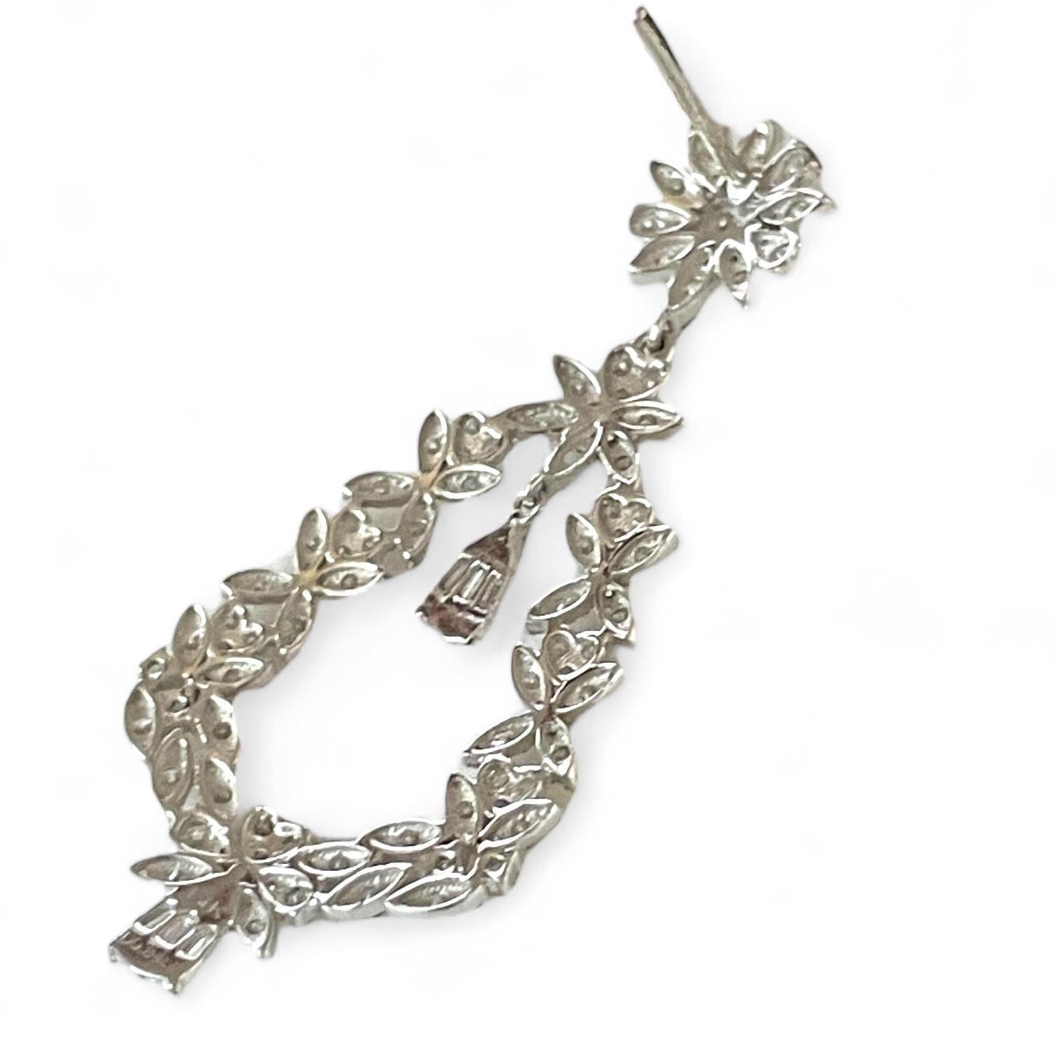 Whiting Bloom: orecchini con diamanti a forma di fiore e albero in oro bianco 14K in vendita 1