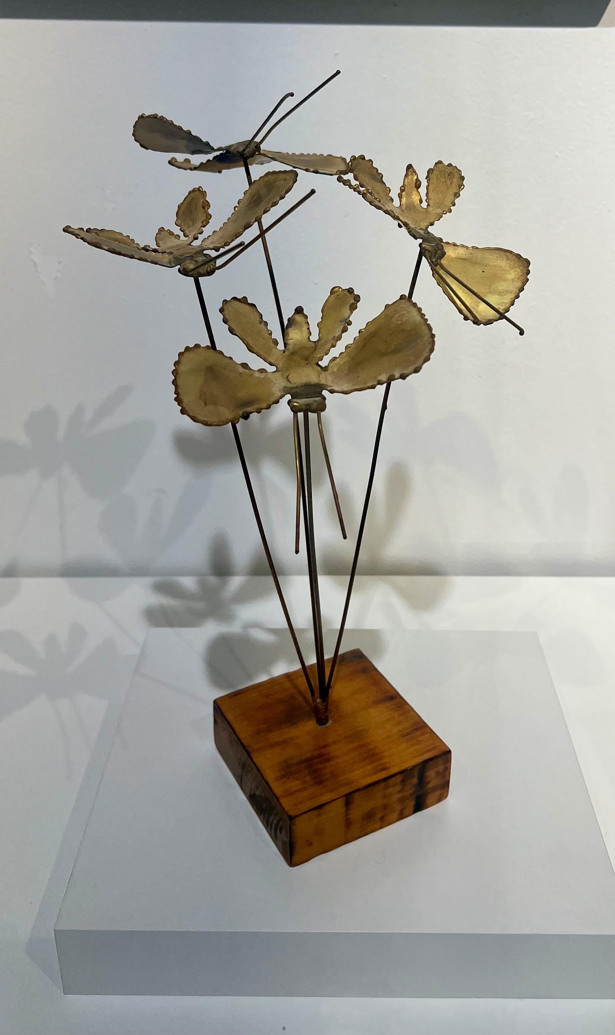 Mid-Century moderno Scultura stravagante in ottone e Wood nello stile di Curtis Jere in vendita