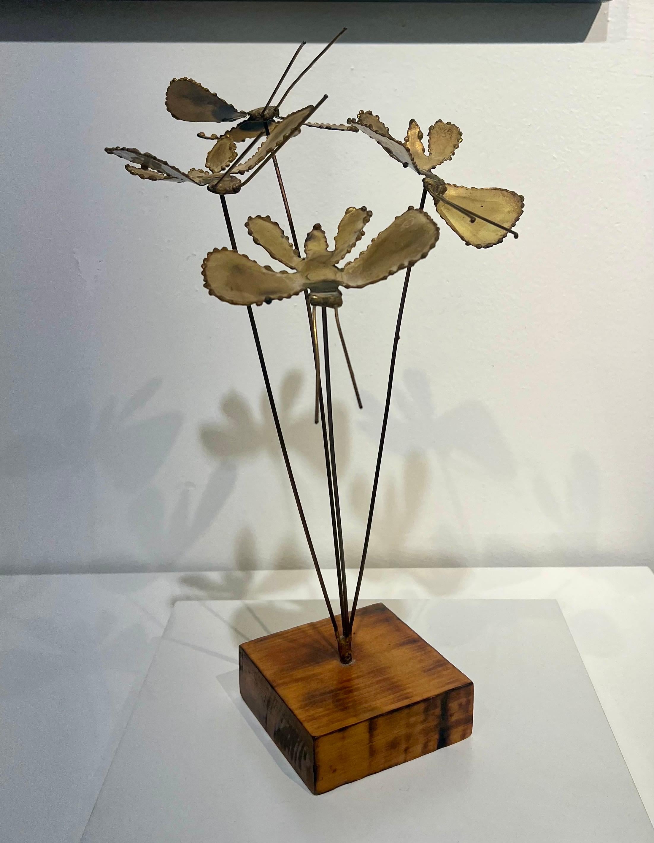 Americano Scultura stravagante in ottone e Wood nello stile di Curtis Jere in vendita