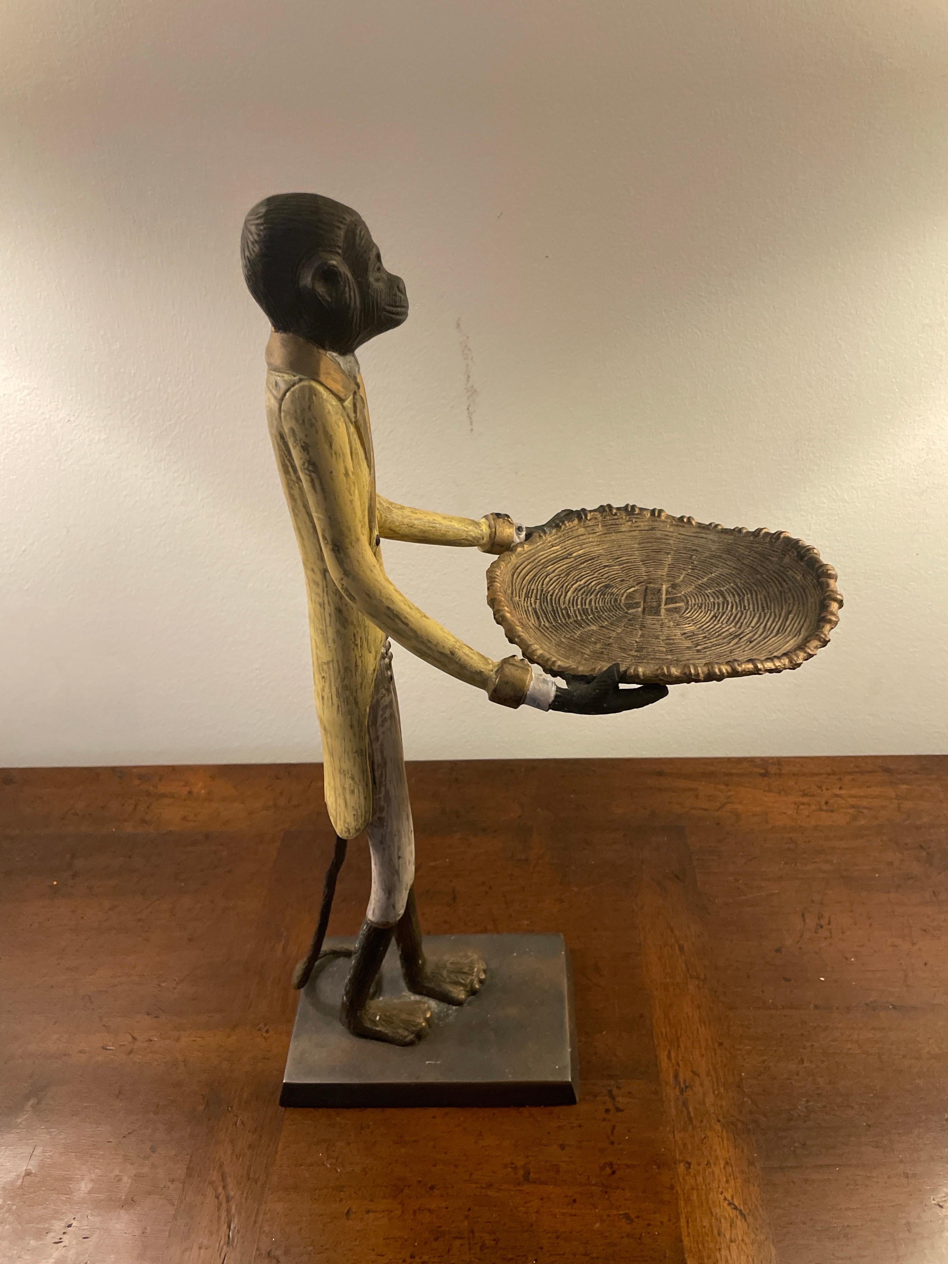 Skurriler Bronze-Affe als Butler verkleidet, der ein Tablett hält. Ideal für Visitenkarten oder Ihre Schlüssel.
