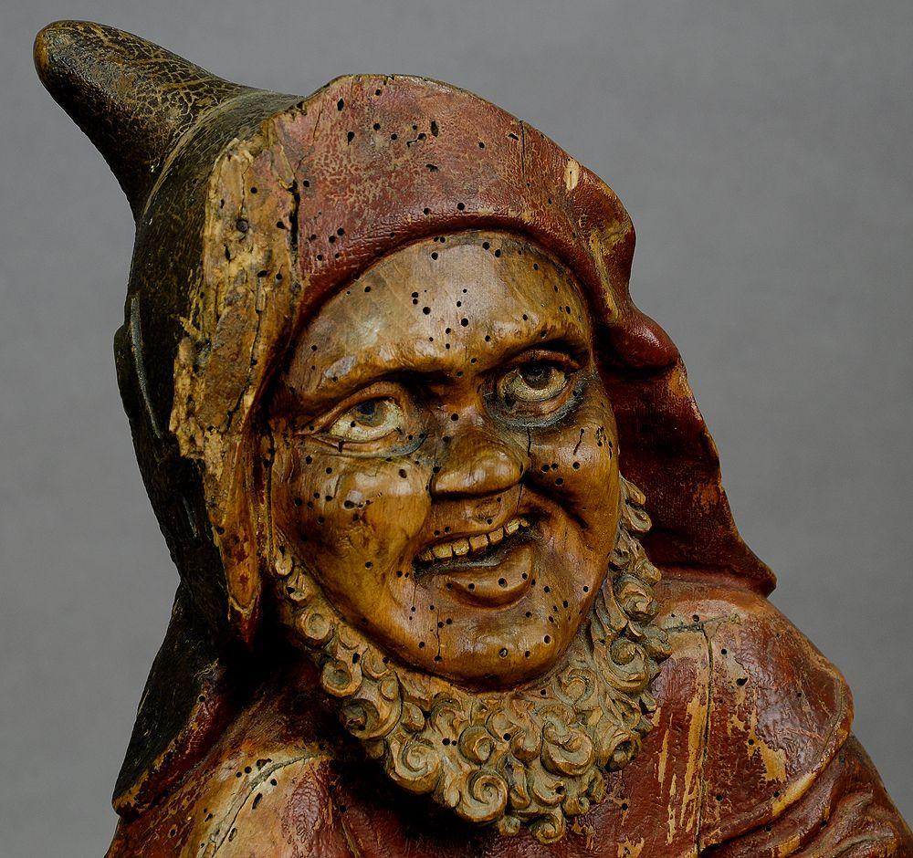 Black Forest Whimsical Carving of a Dwarf with Snuffbox, 19th Century For Sale