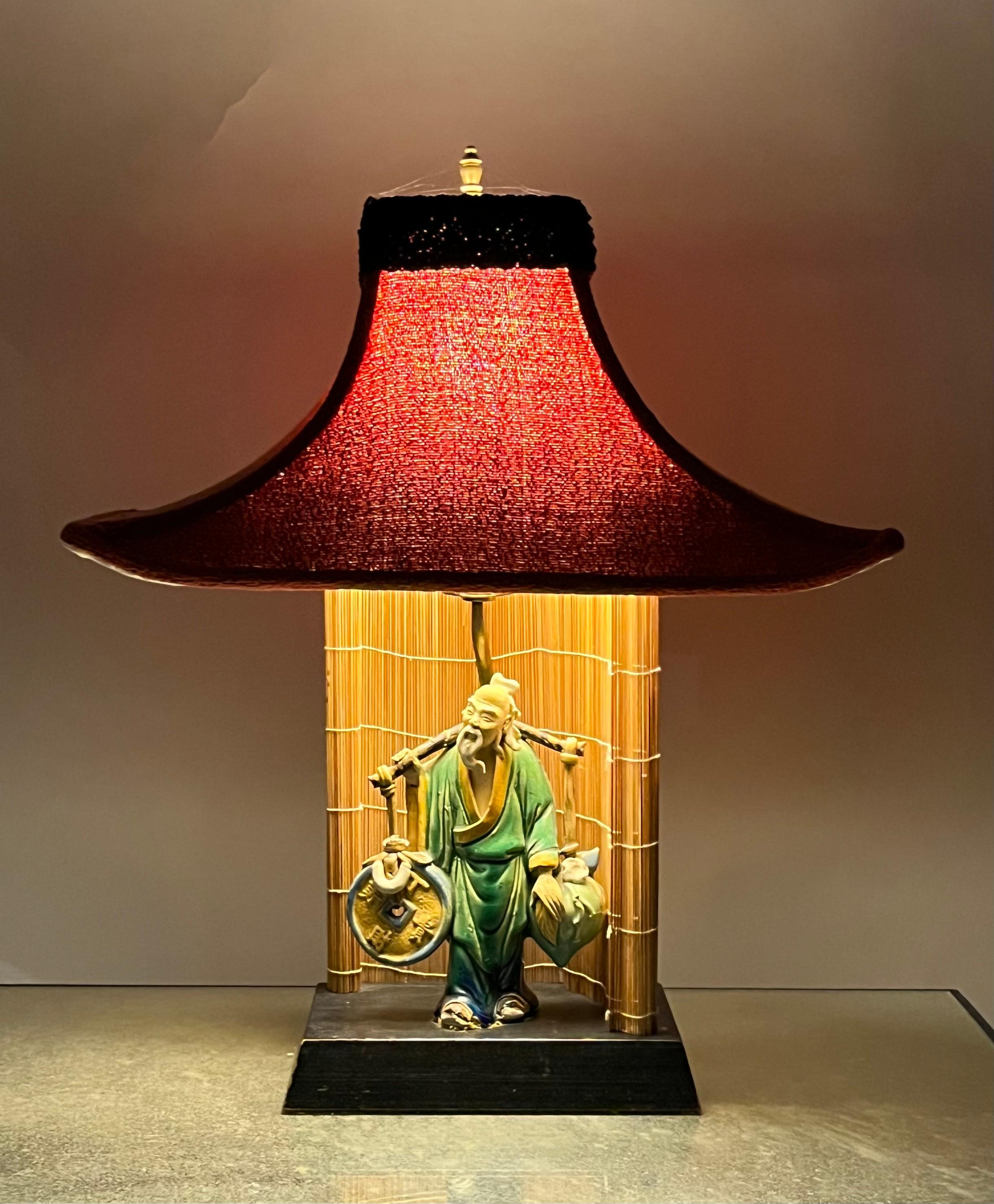 Chinoiseries Lampe chinoise fantaisiste en céramique du milieu du siècle dernier en vente