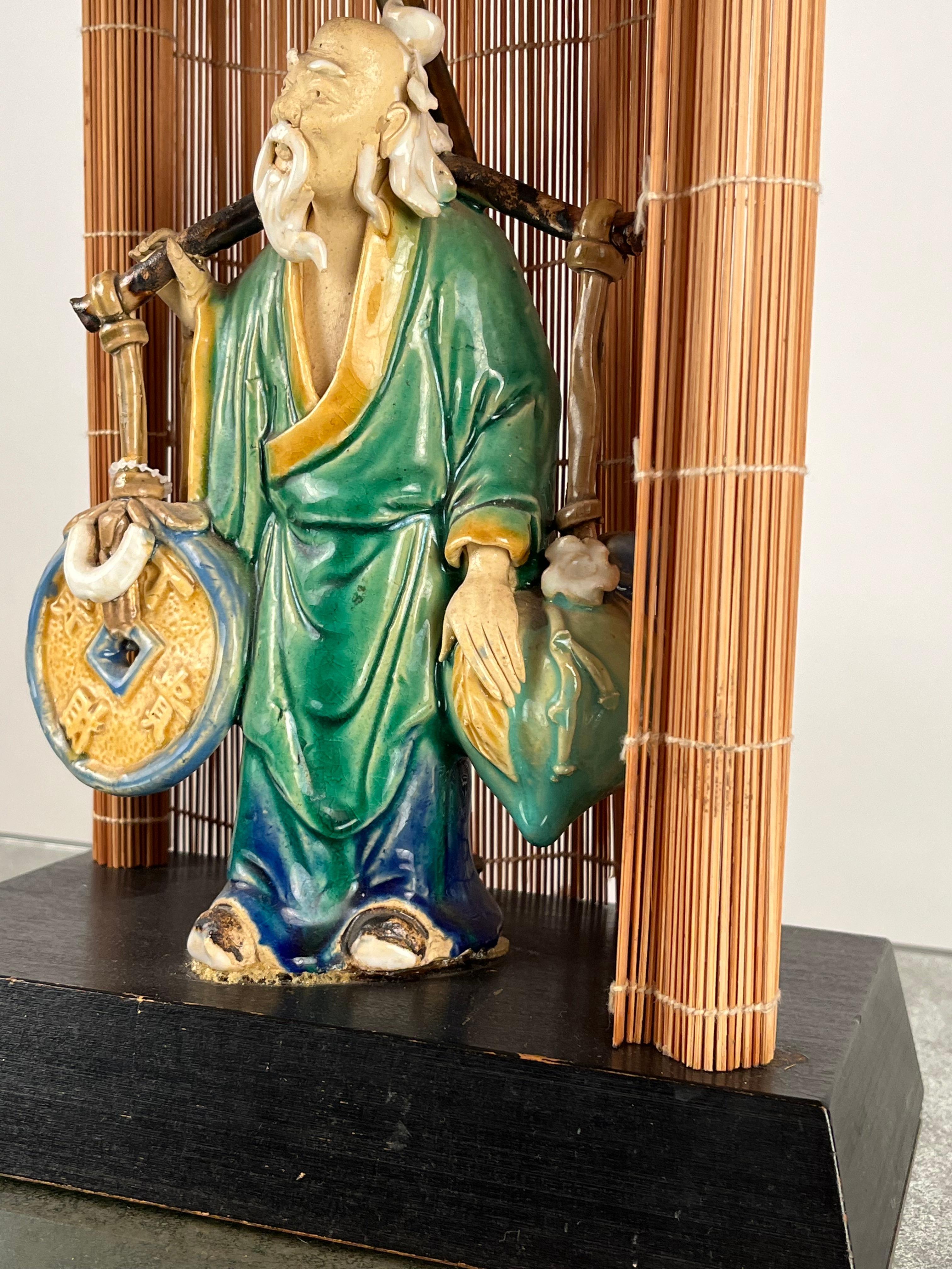 Lampe chinoise fantaisiste en céramique du milieu du siècle dernier Excellent état - En vente à Los Angeles, CA