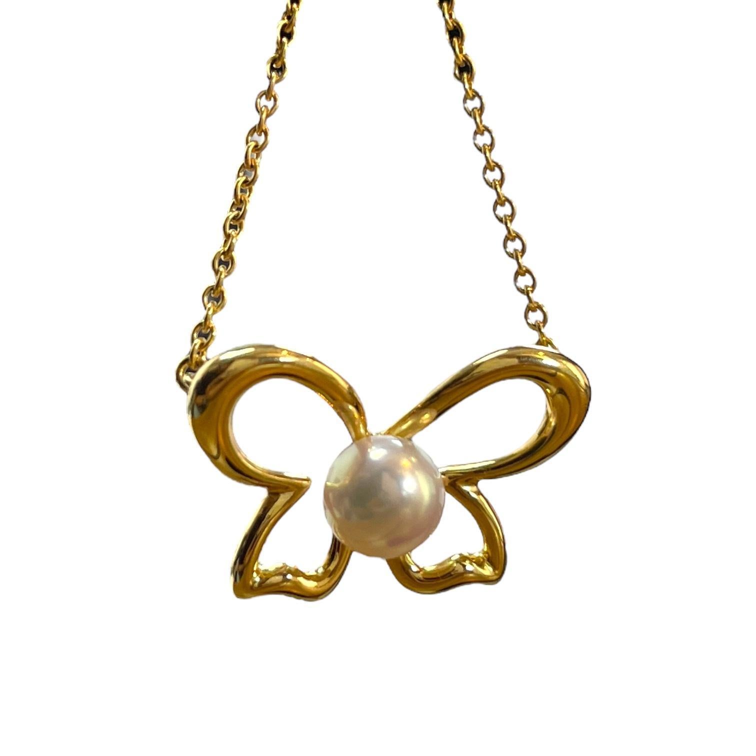 Round Cut Whimsical Elegance 18K Yellow Gold Butterfly Pearl Necklace