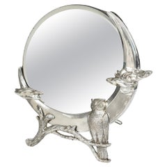 Espejo de mesa de cristal biselado con caprichosa figura de búho en rama