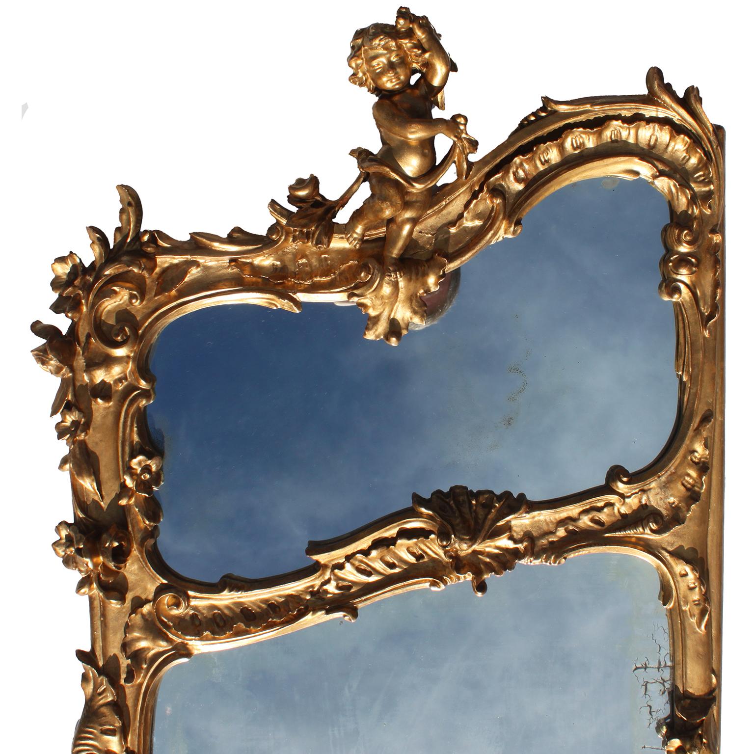 Miroirs Putti triptyques en bois doré de la Belle Époque (19e-20e siècle) Bon état - En vente à Los Angeles, CA