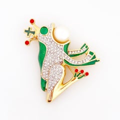 Broche fantaisiste grenouille princesse en émail figuratif par Butler & Wilson, années 1980