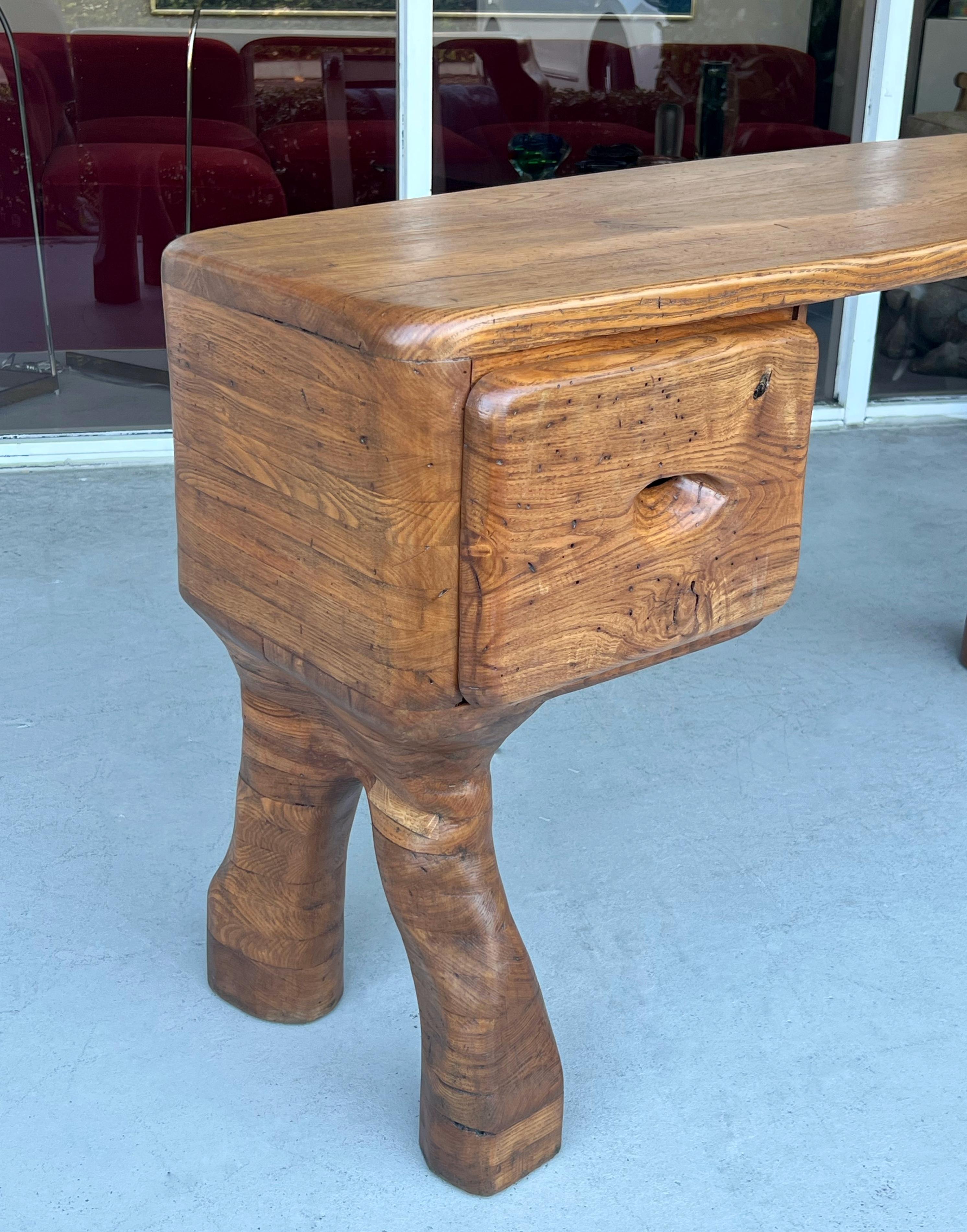 Skurriler handgeschnitzter Studio Craft-Schreibtisch und (Ende des 20. Jahrhunderts) im Angebot