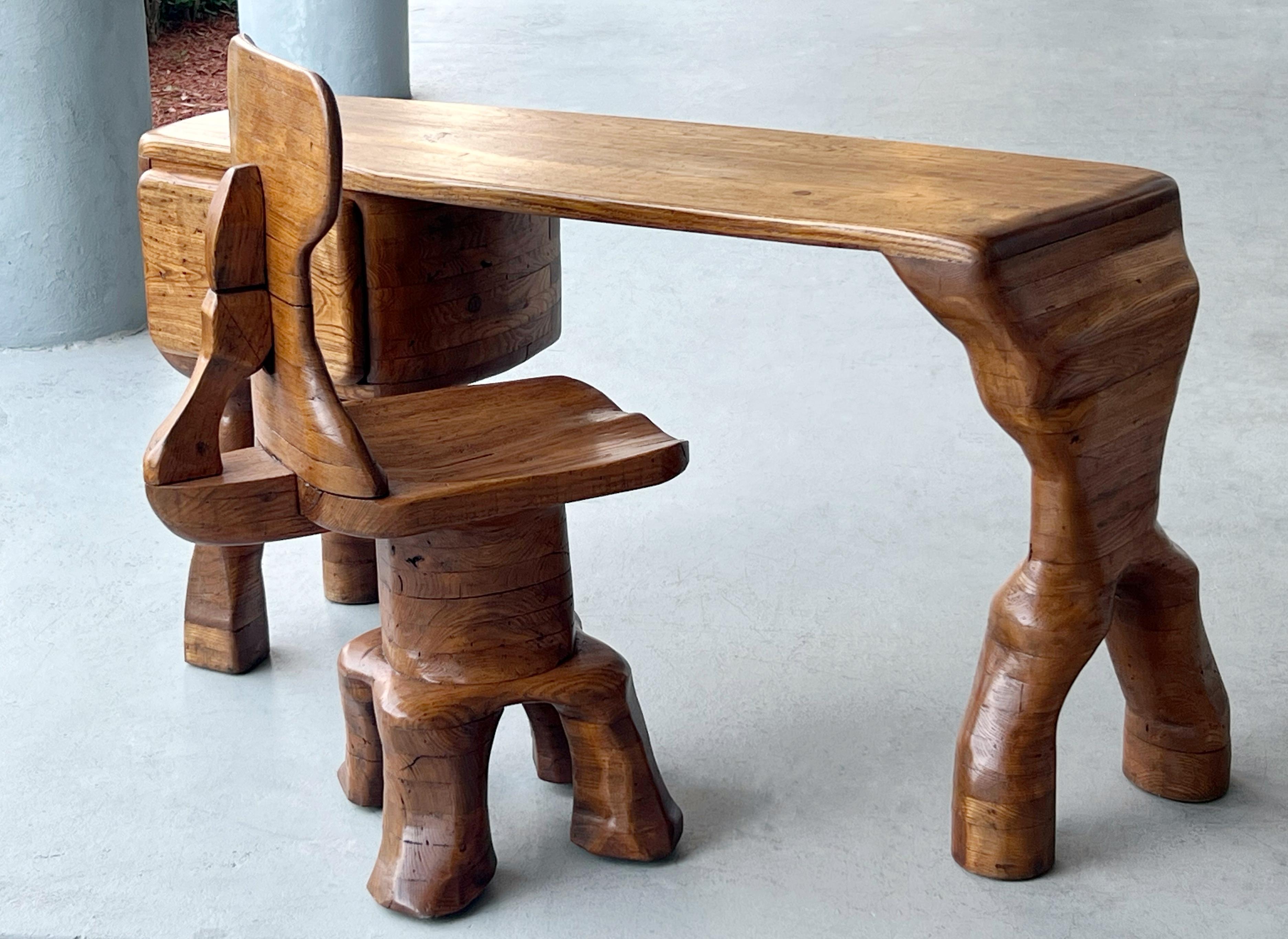 Skurriler handgeschnitzter Studio Craft-Schreibtisch und im Angebot 3