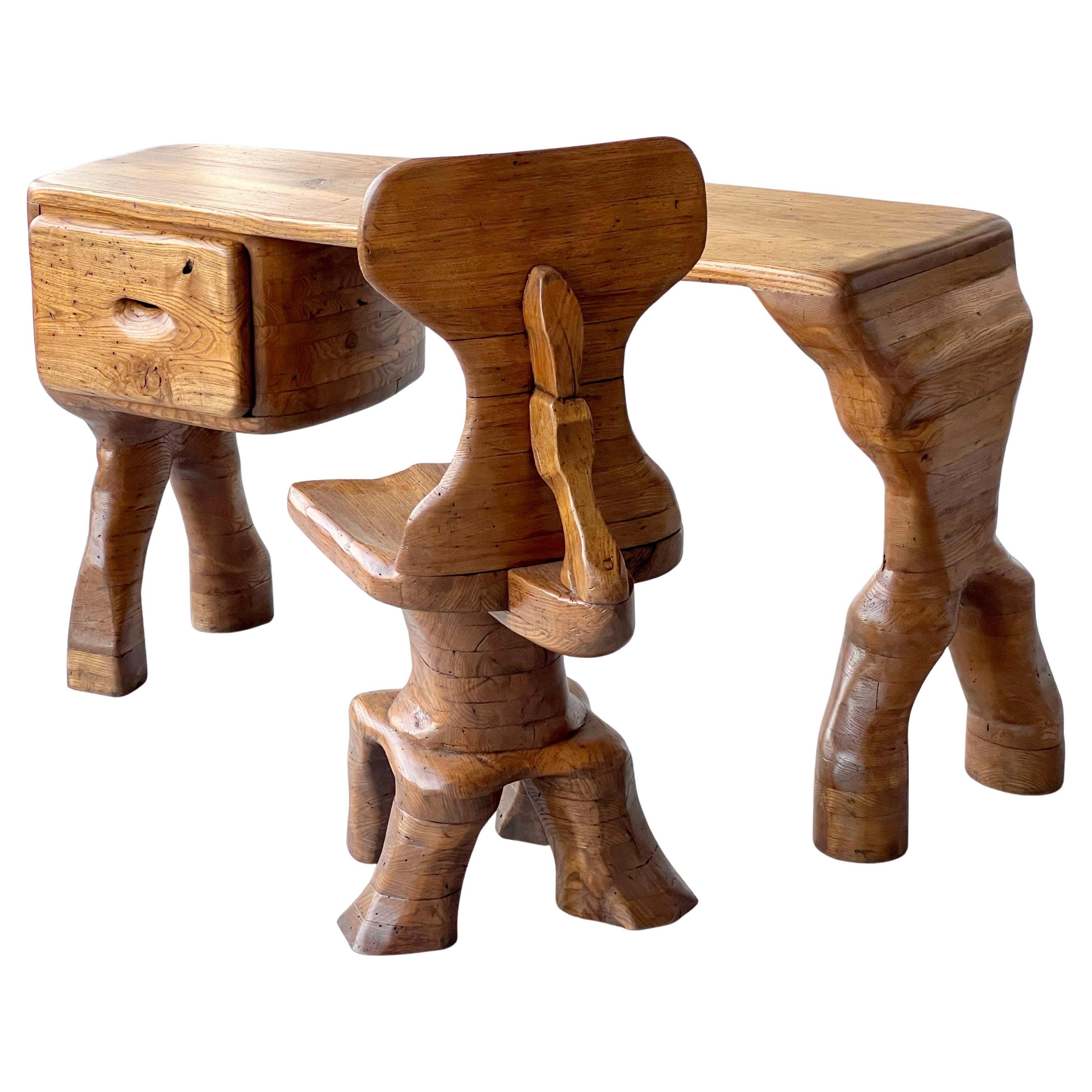 Skurriler handgeschnitzter Studio Craft-Schreibtisch und im Angebot