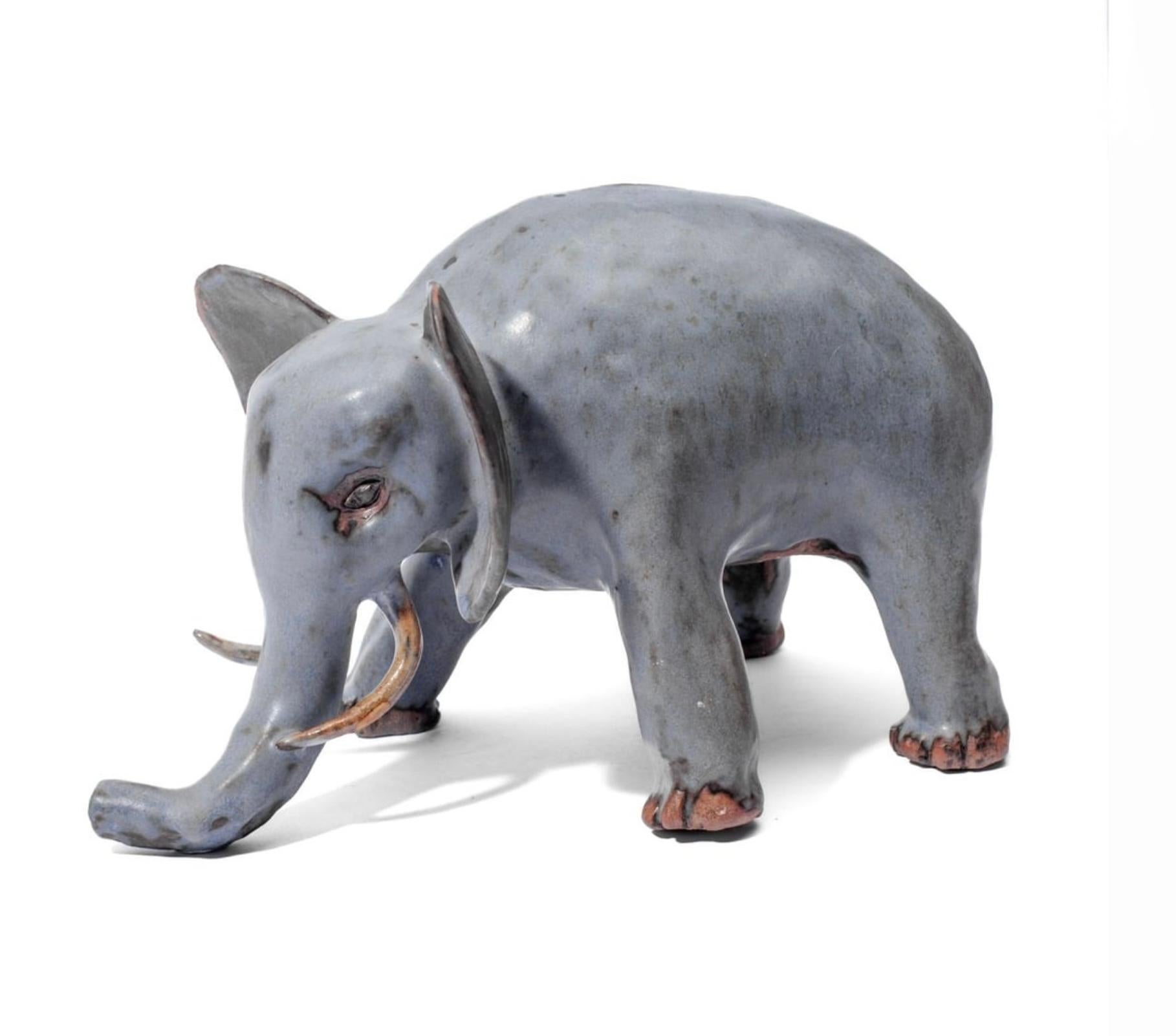 Éléphant fantaisiste en poterie émaillée, tourné à la main en vente 9