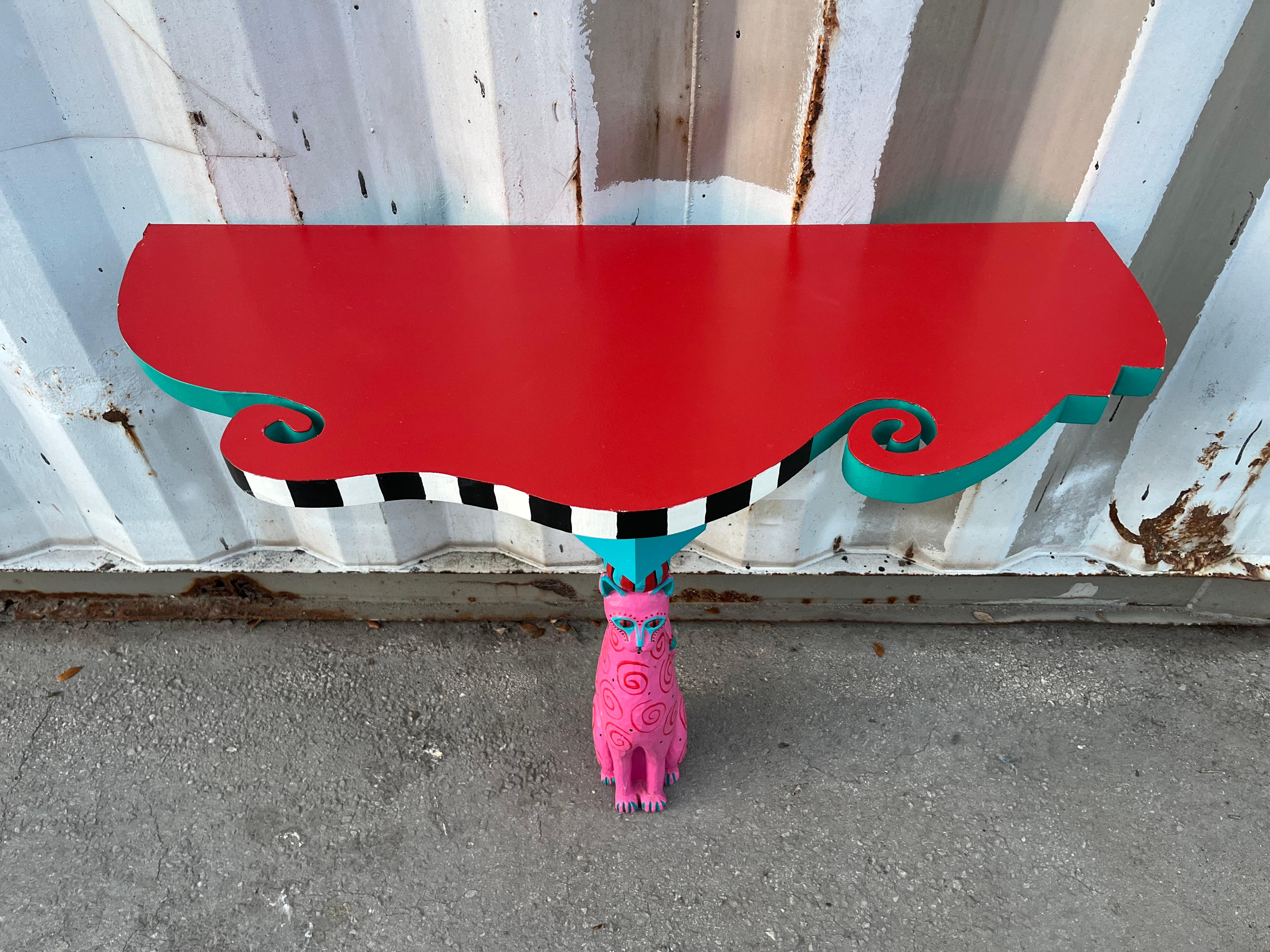 Consola artesanal con pedestal para gatos. Desconocido en venta