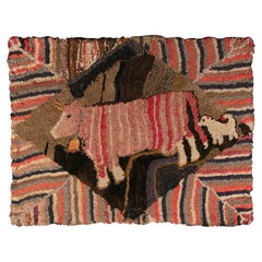 Tapis crocheté fantaisiste avec vache rayée rose et petit chien blanc, vers 1910