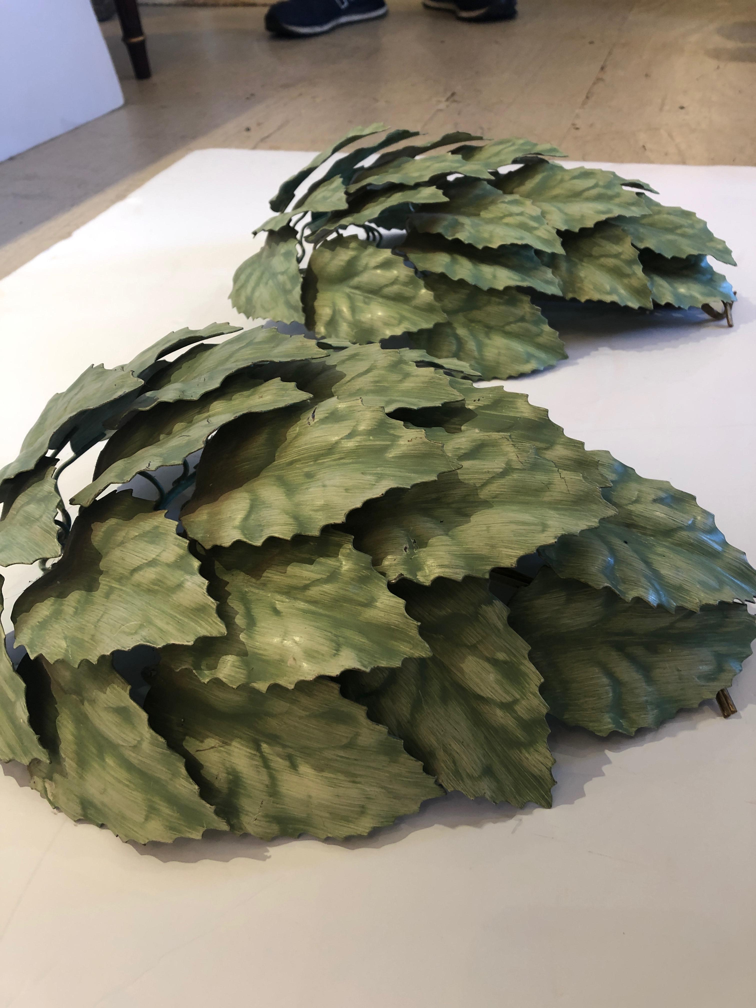 Whimsical Leaf Motife Green Tole Wandleuchter im Zustand „Hervorragend“ im Angebot in Hopewell, NJ