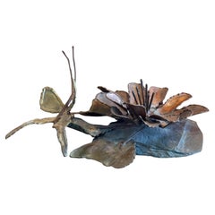 Farfalla e fiore MCM stravagante, scultura in metallo misto e ardesia