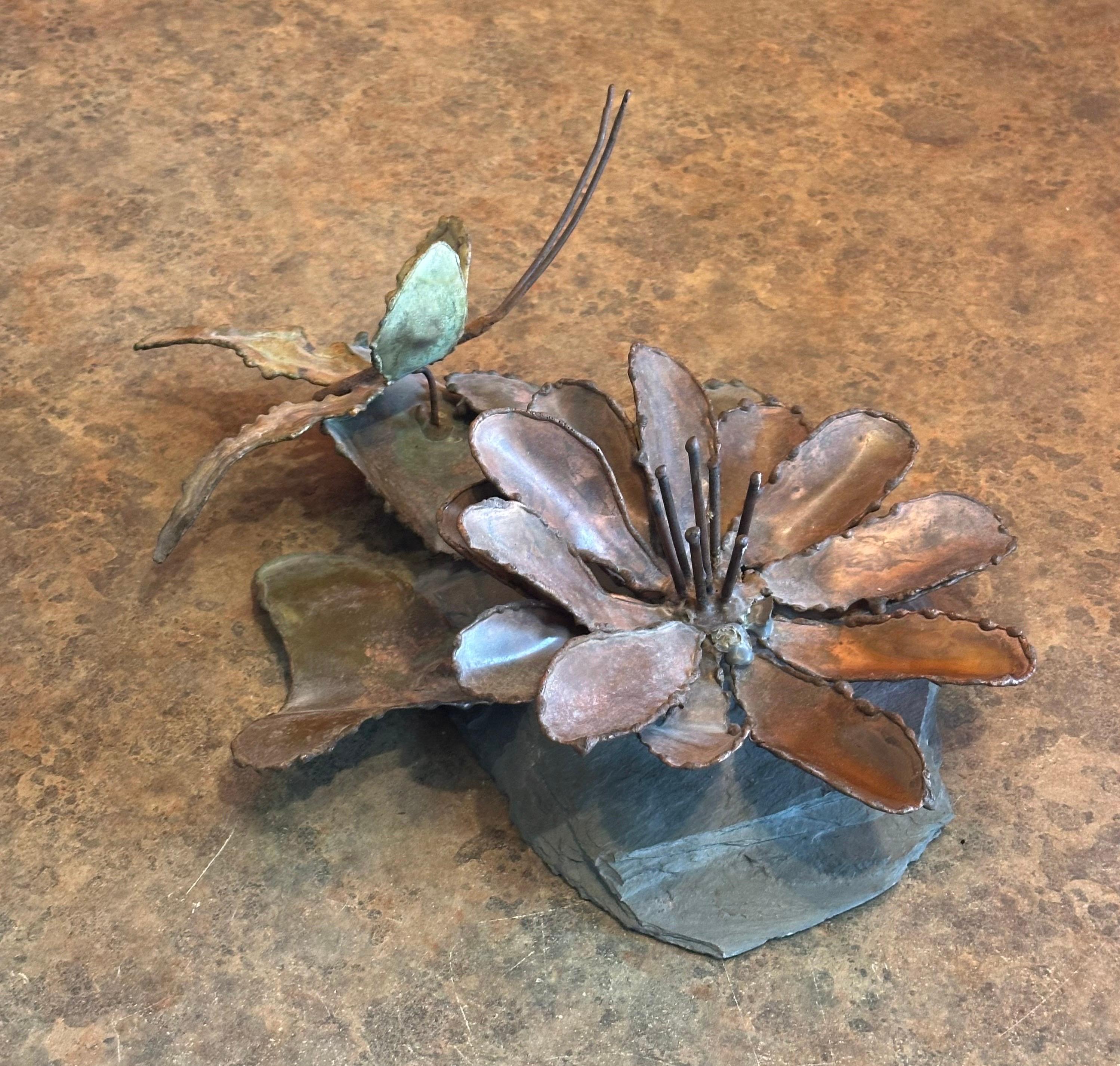 Sculpture fantaisiste MCM papillon et fleur en alliage et ardoise en vente 1