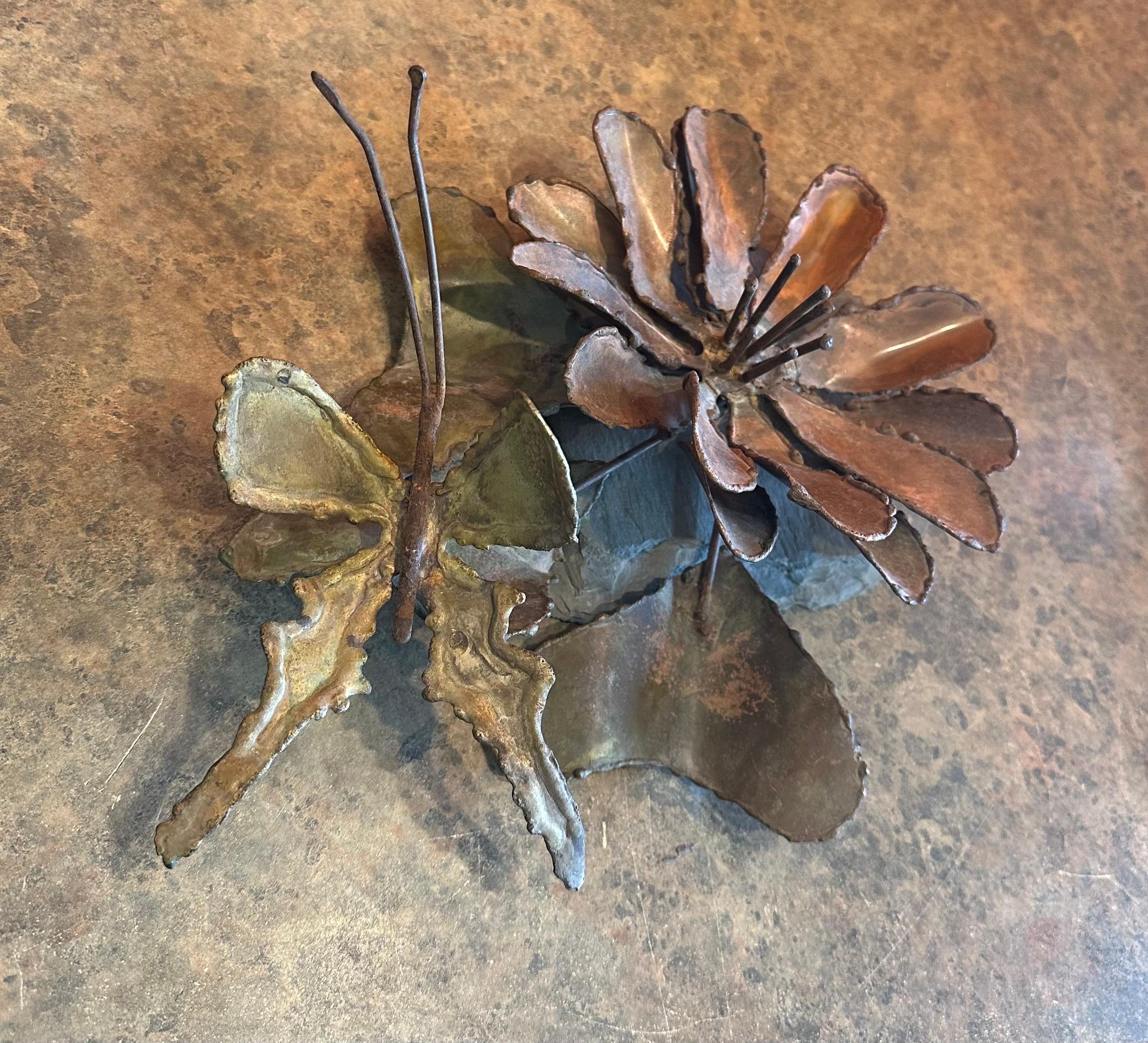 Sculpture fantaisiste MCM papillon et fleur en alliage et ardoise en vente 2