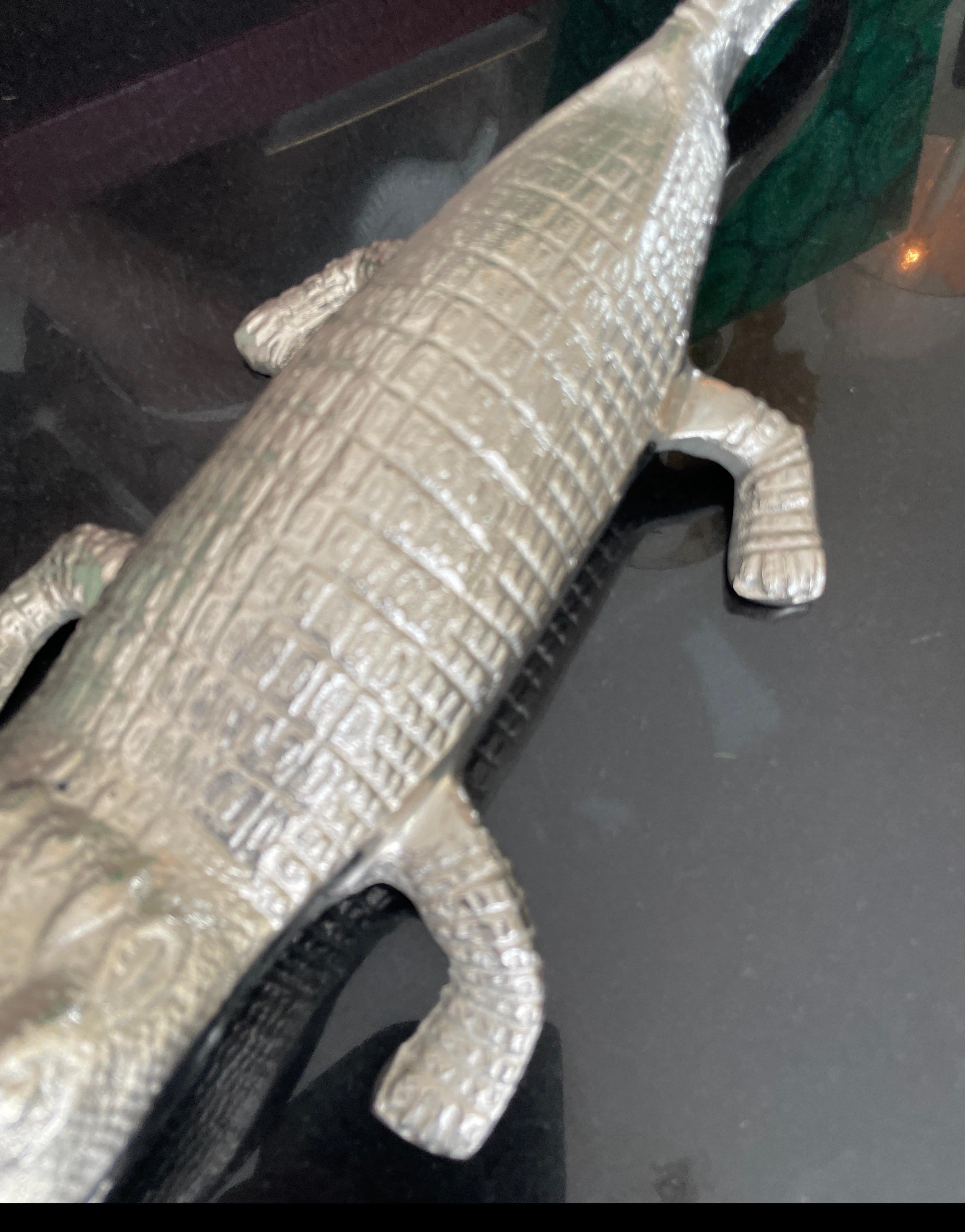 Américain Sculpture fantaisiste en métal représentant un alligator en vente
