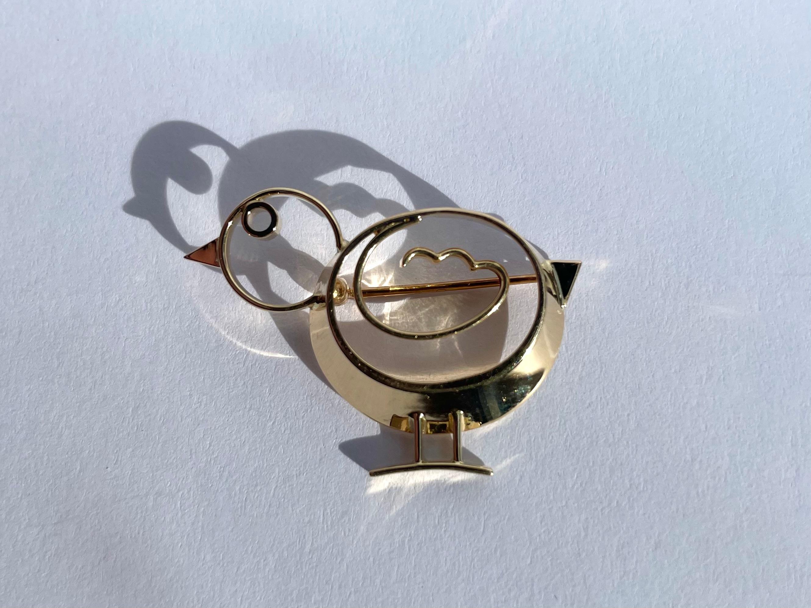 Whimsical Mid Century Tiffany & Co Chick Brooch in 14K Gold In Good Condition For Sale In Boston, MA