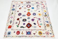 Caprichosa alfombra turca moderna de lana anudada a mano -marfil con colorido motivo tribal