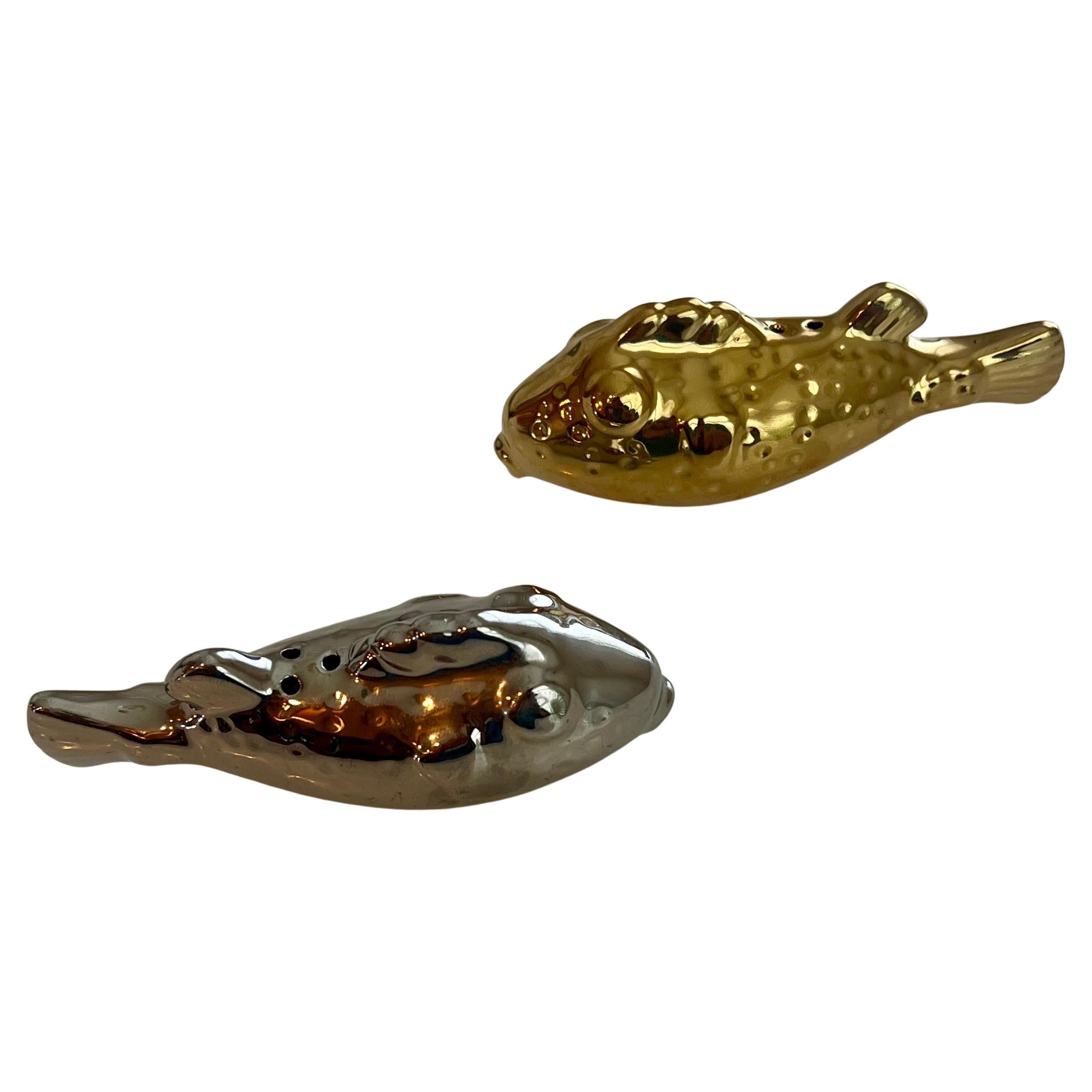 Post-Modern Whimsical Pair of Fish Italian Ceramic salt & Pepper shakers Gold &Silver Finish For Sale