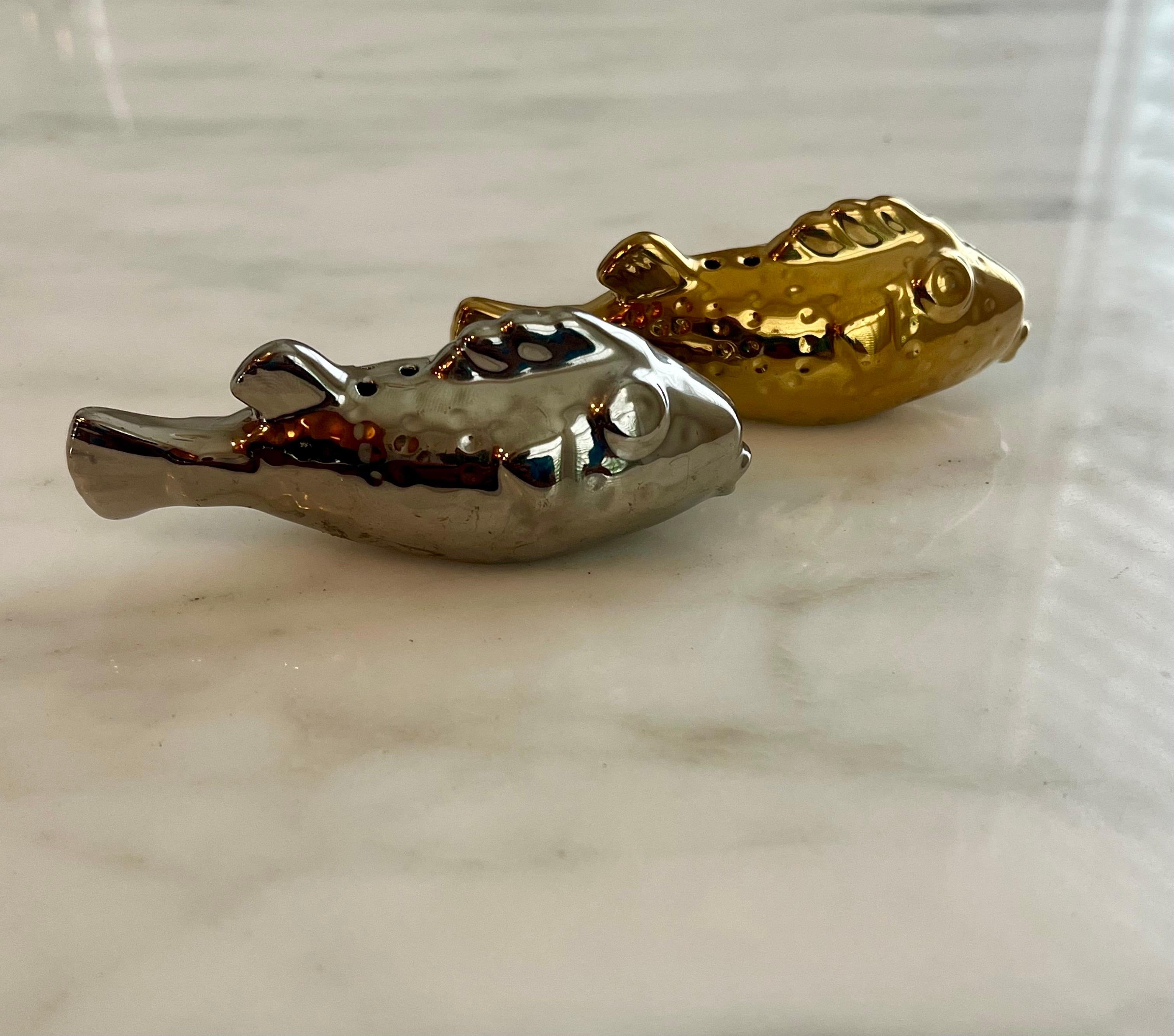 20th Century Whimsical Pair of Fish Italian Ceramic salt & Pepper shakers Gold &Silver Finish For Sale