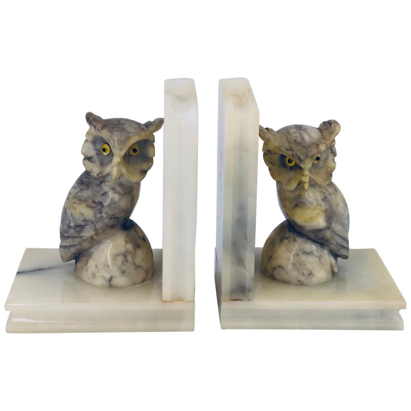 Whimsical Pair of Owl Bookends in Marble Made in Italy For Sale