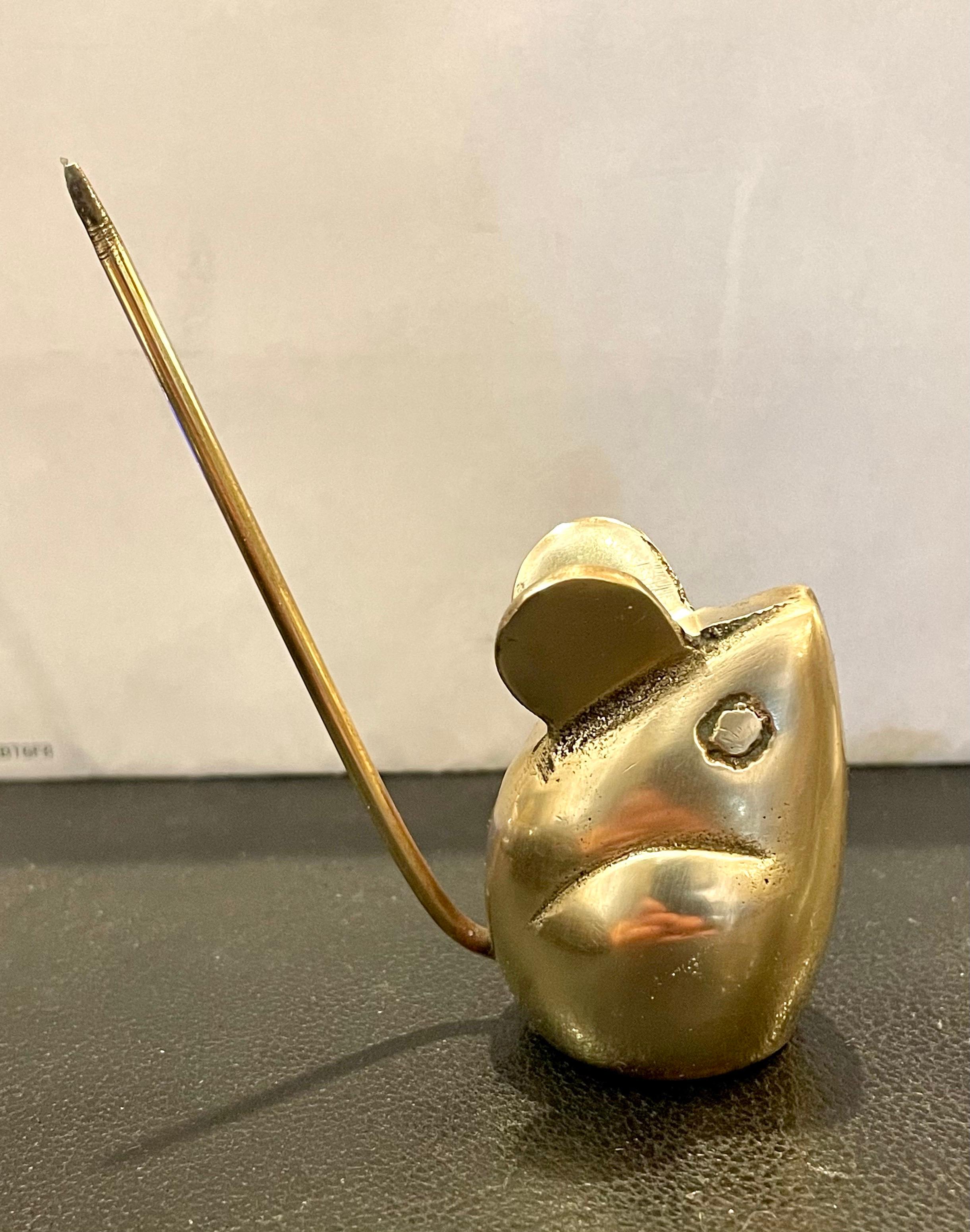 Solid brass mouse circa 1970's brass that can be polished if desired.