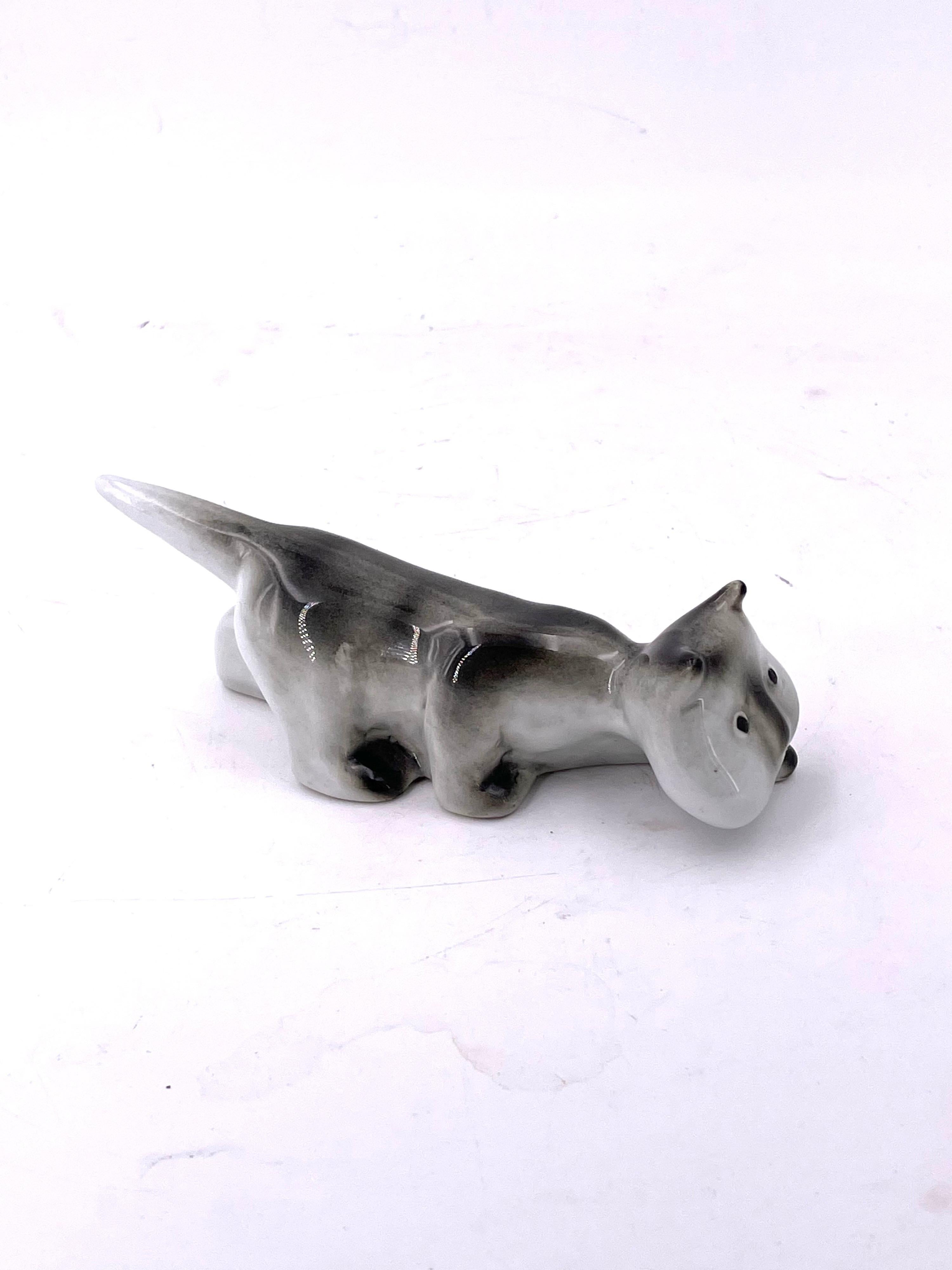 Beautiful ceramic cat in porcelain finish by Arabia of Finland circa 1950s, great condition.
