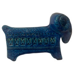 Scultura ariete in ceramica "Rimini Blu" di Aldo Londi per Bitossi, anni '80