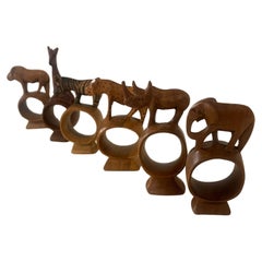 Ensemble fantaisiste de 6 porte-serviettes en bois mixtes africains sculptés à la main, représentant des animaux