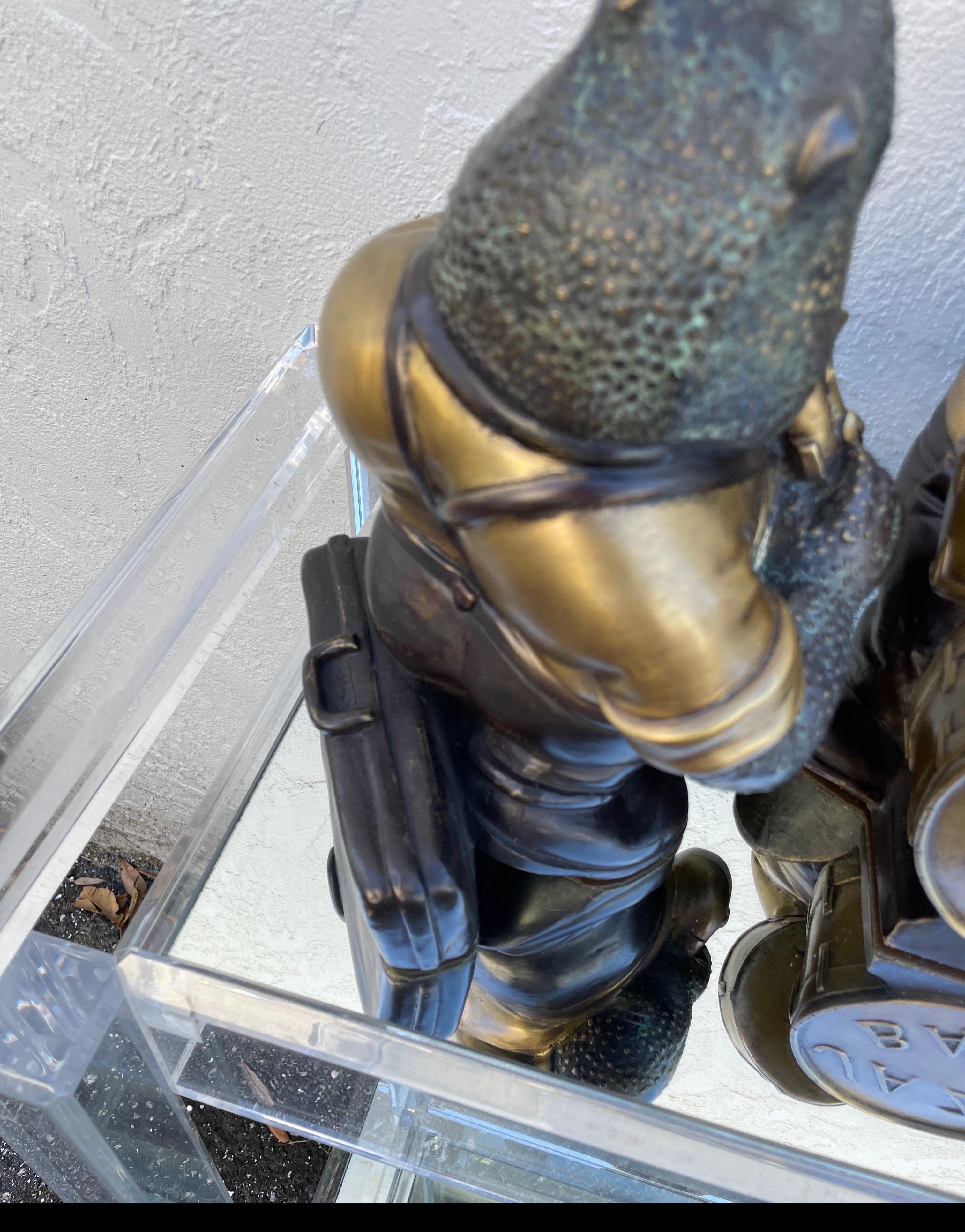 Stravagante set di quattro rane musicanti in bronzo in vendita 5