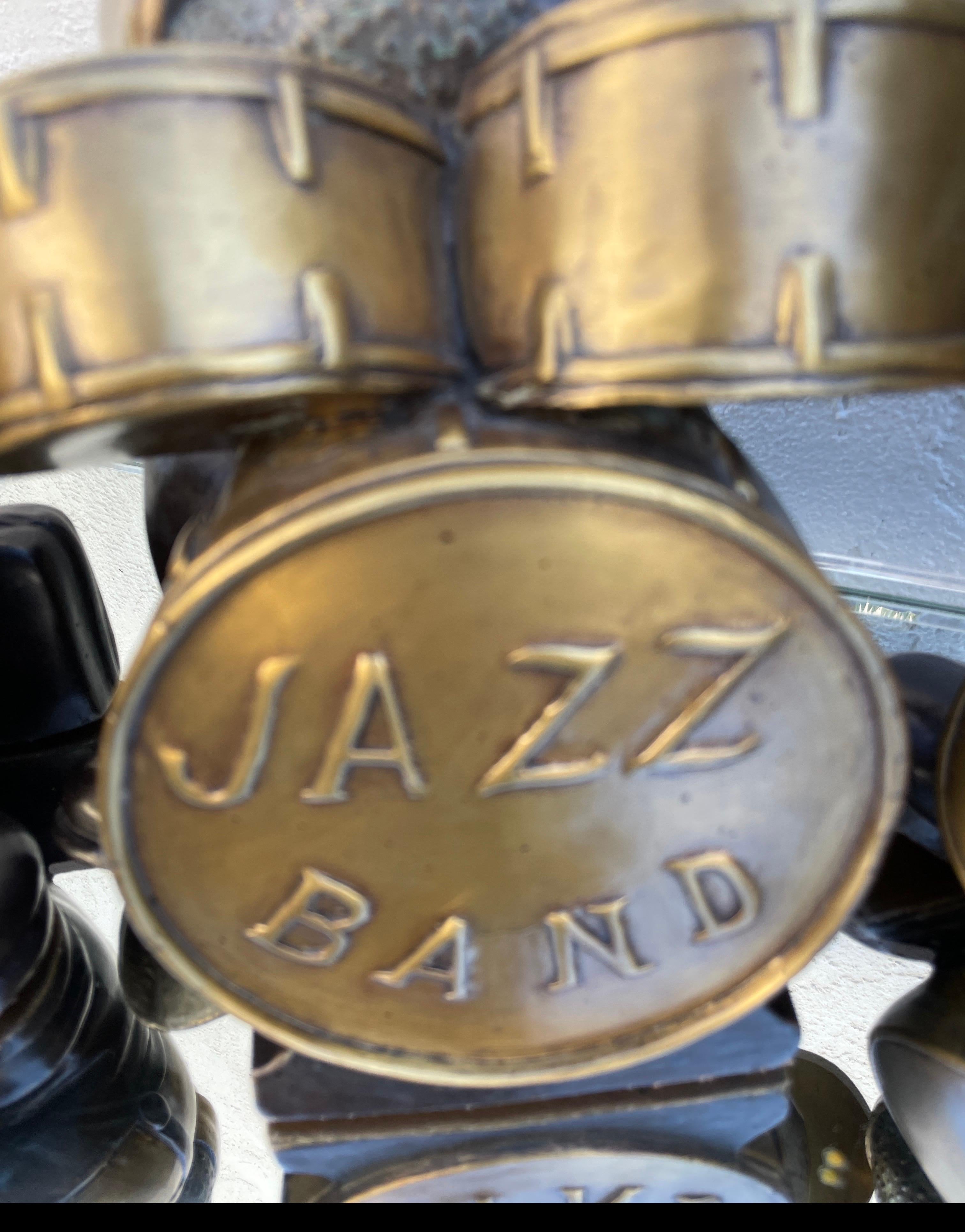 Stravagante set di quattro rane musicanti in bronzo in vendita 10