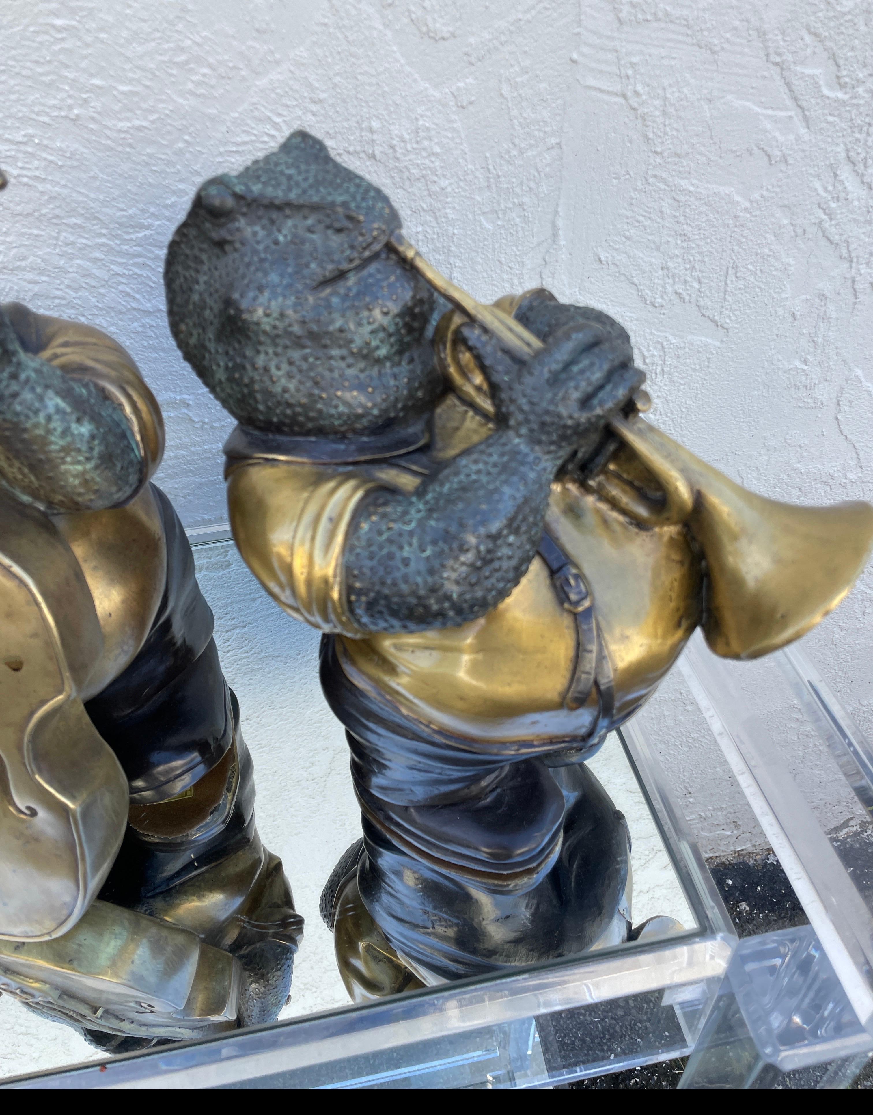 Stravagante set di quattro rane musicanti in bronzo in vendita 1
